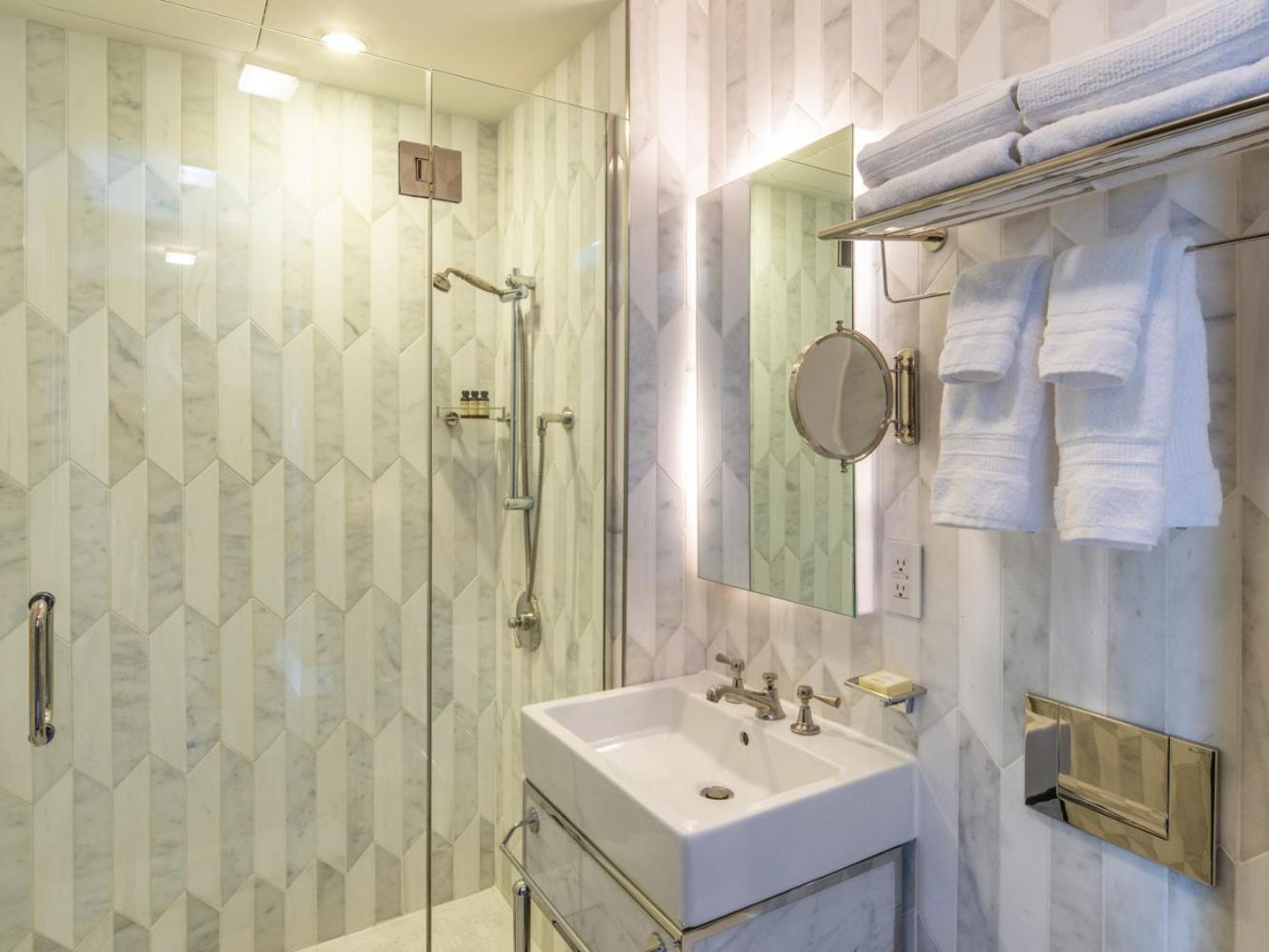 Deluxe Junior Suite photo 3