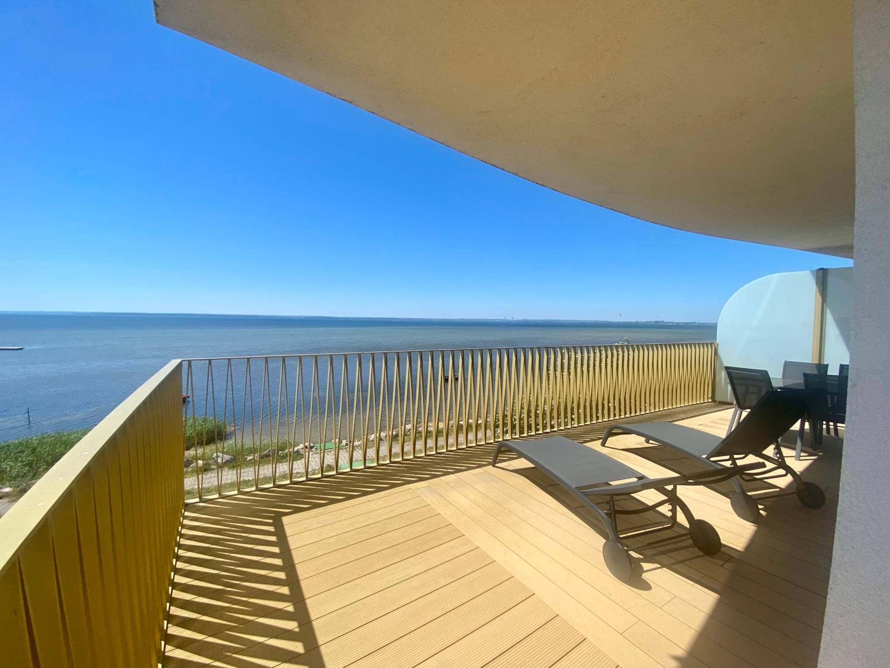 Junior Suite with Bay View - Photo 9