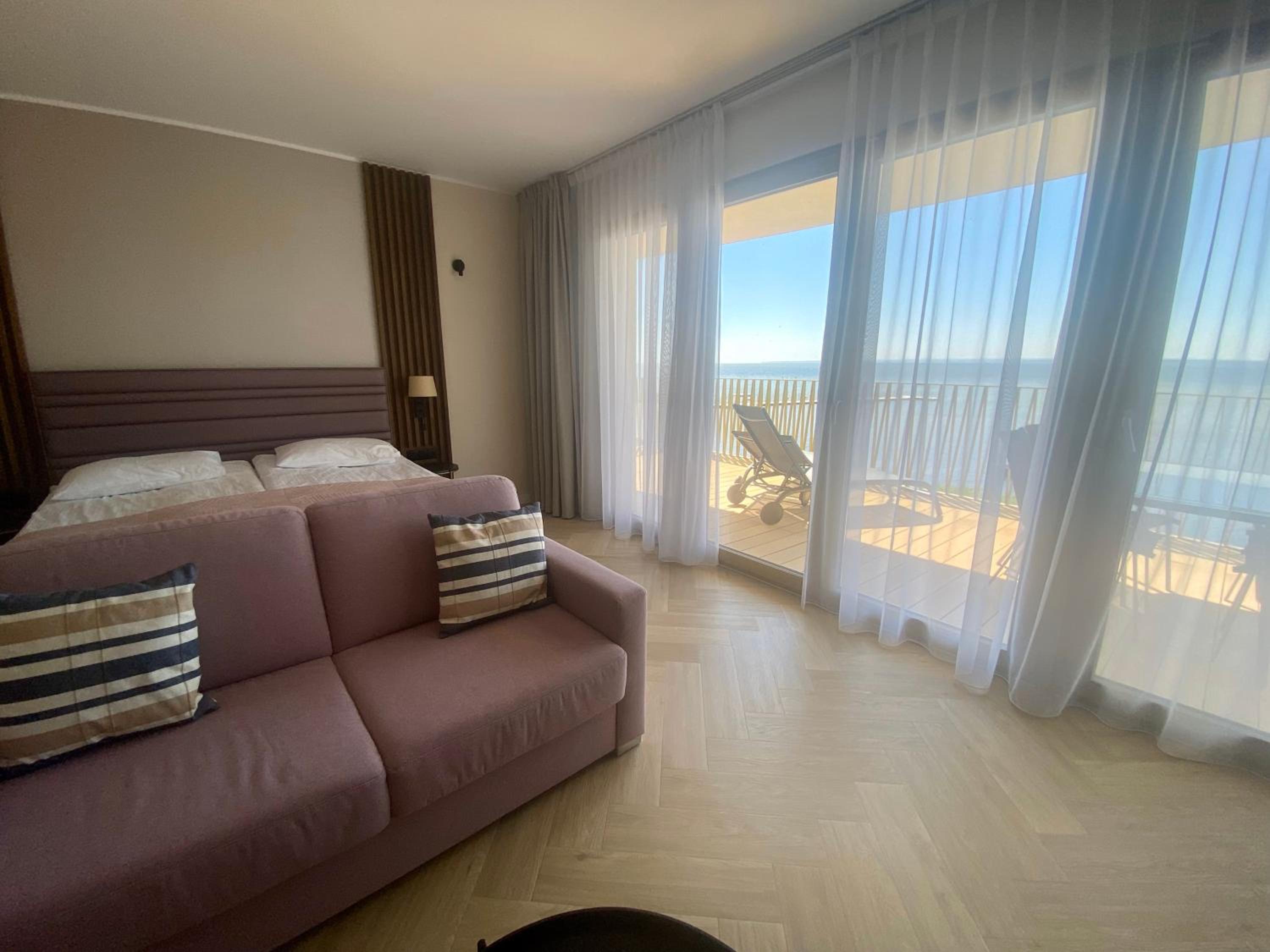 Junior Suite with Bay View - Photo 10
