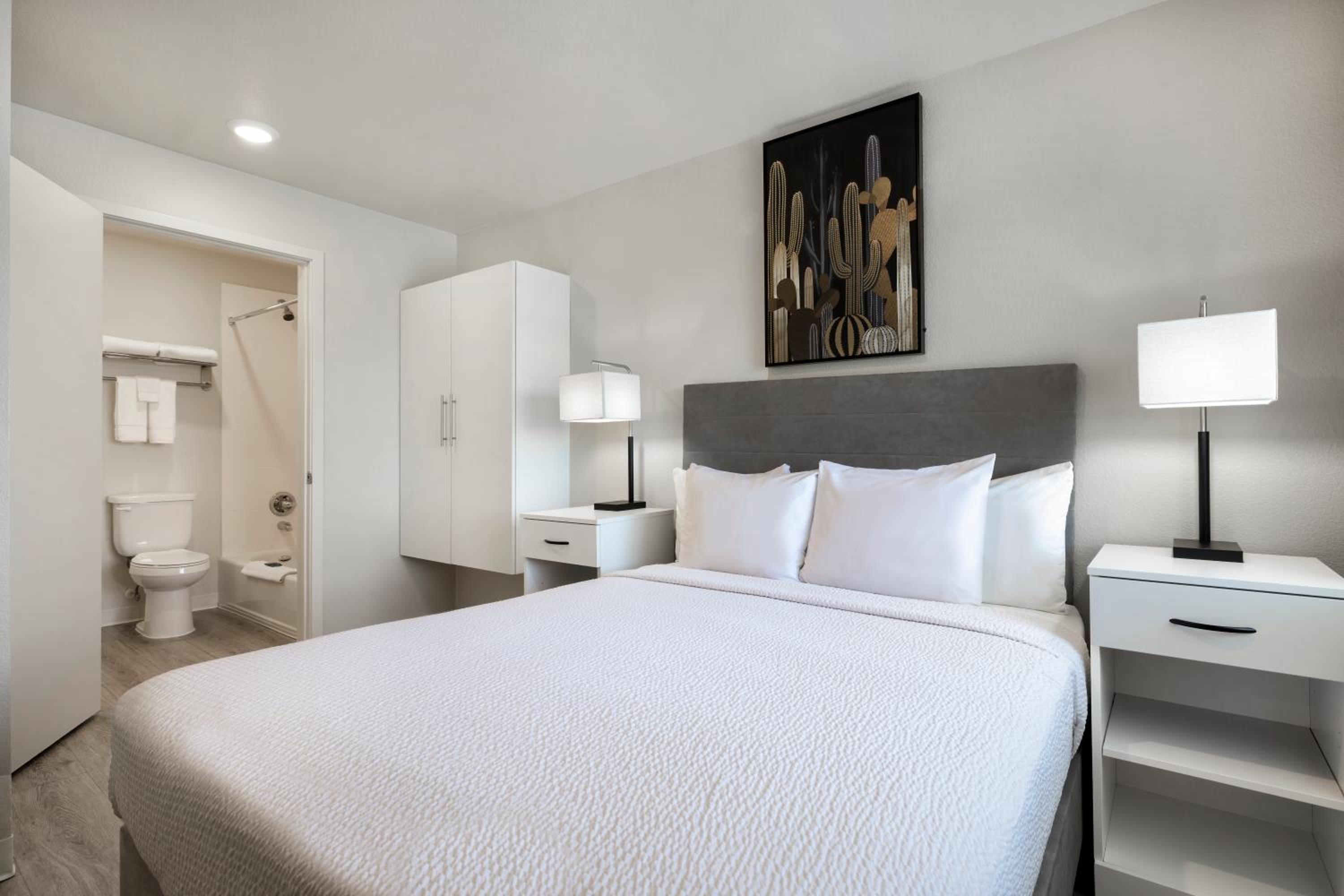 One-Bedroom Apartment - Photo 3