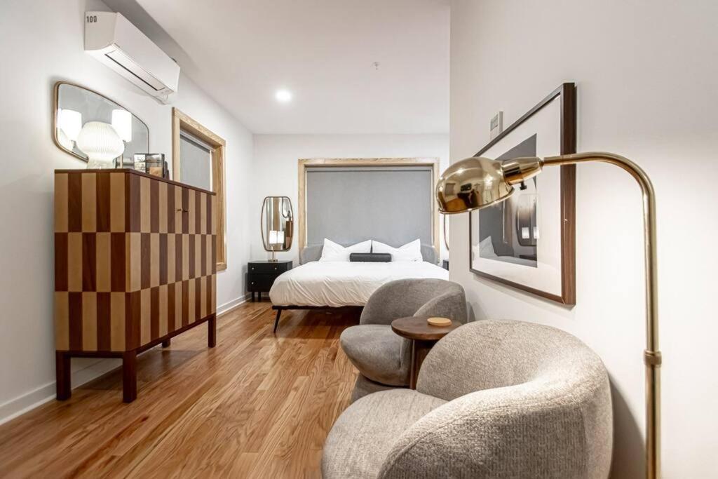 Deluxe King Room photo 1