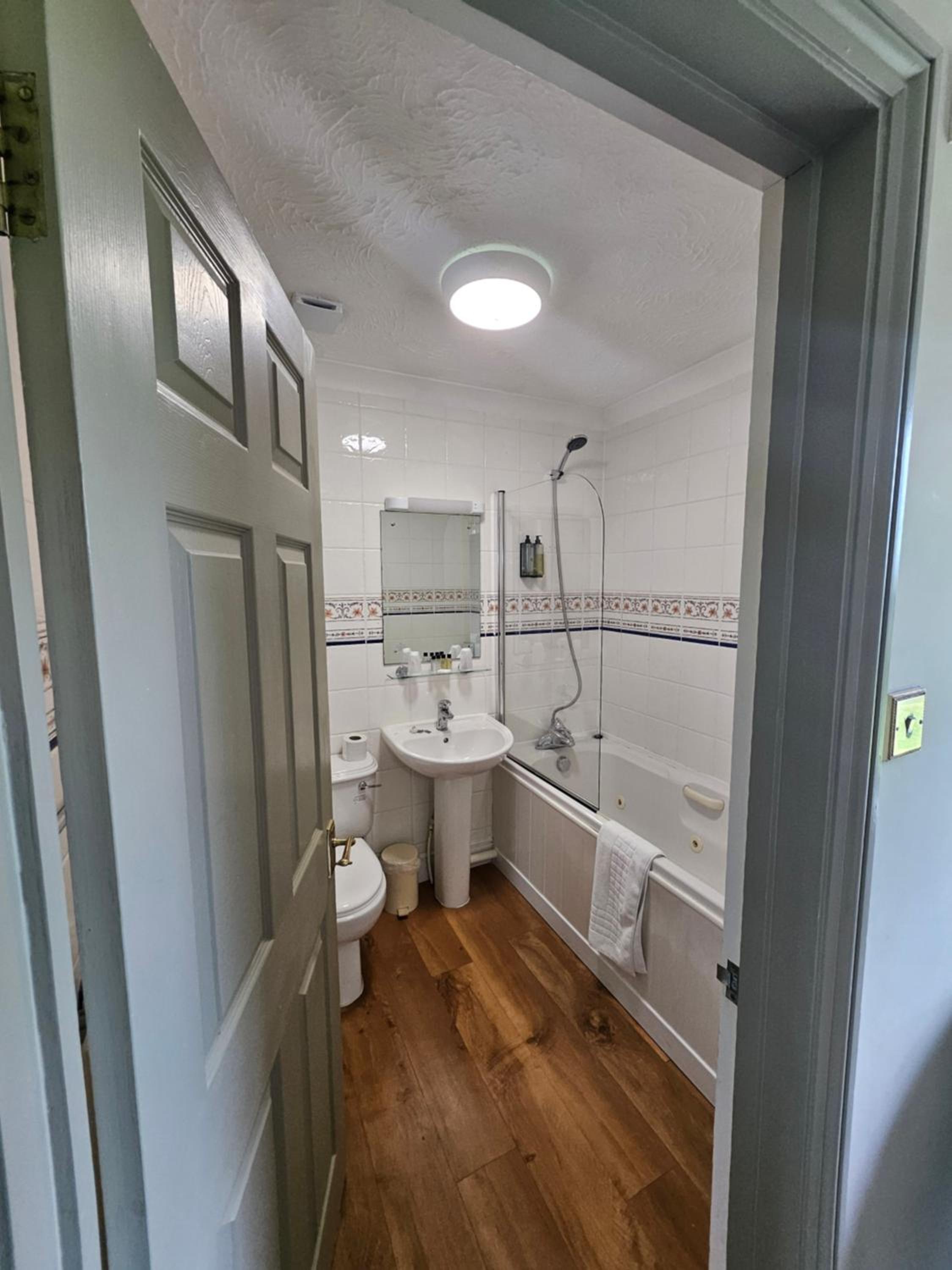 Executive Double Room - Photo 9