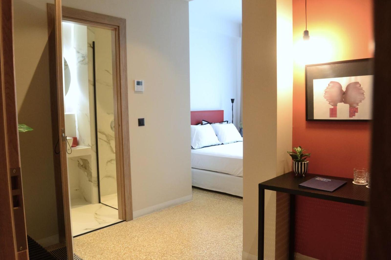 Executive Interconnecting Suite with Acropolis View thumbnail 5