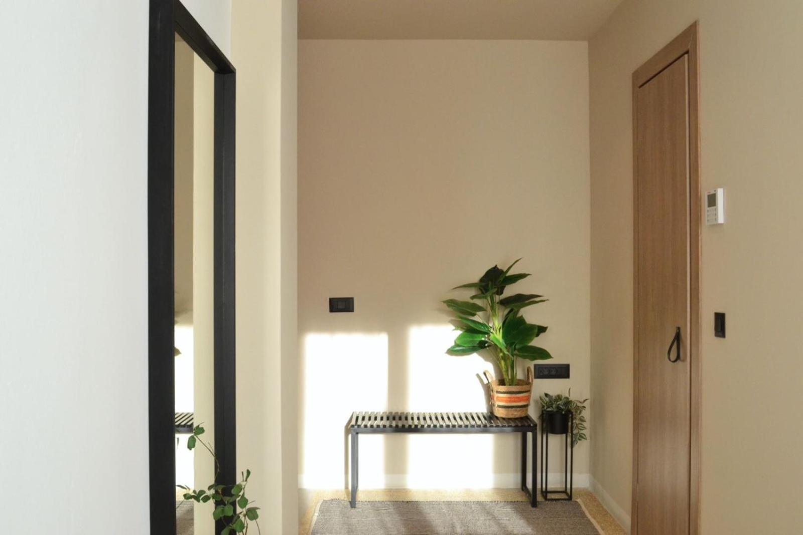 Executive Interconnecting Suite with Acropolis View thumbnail 6