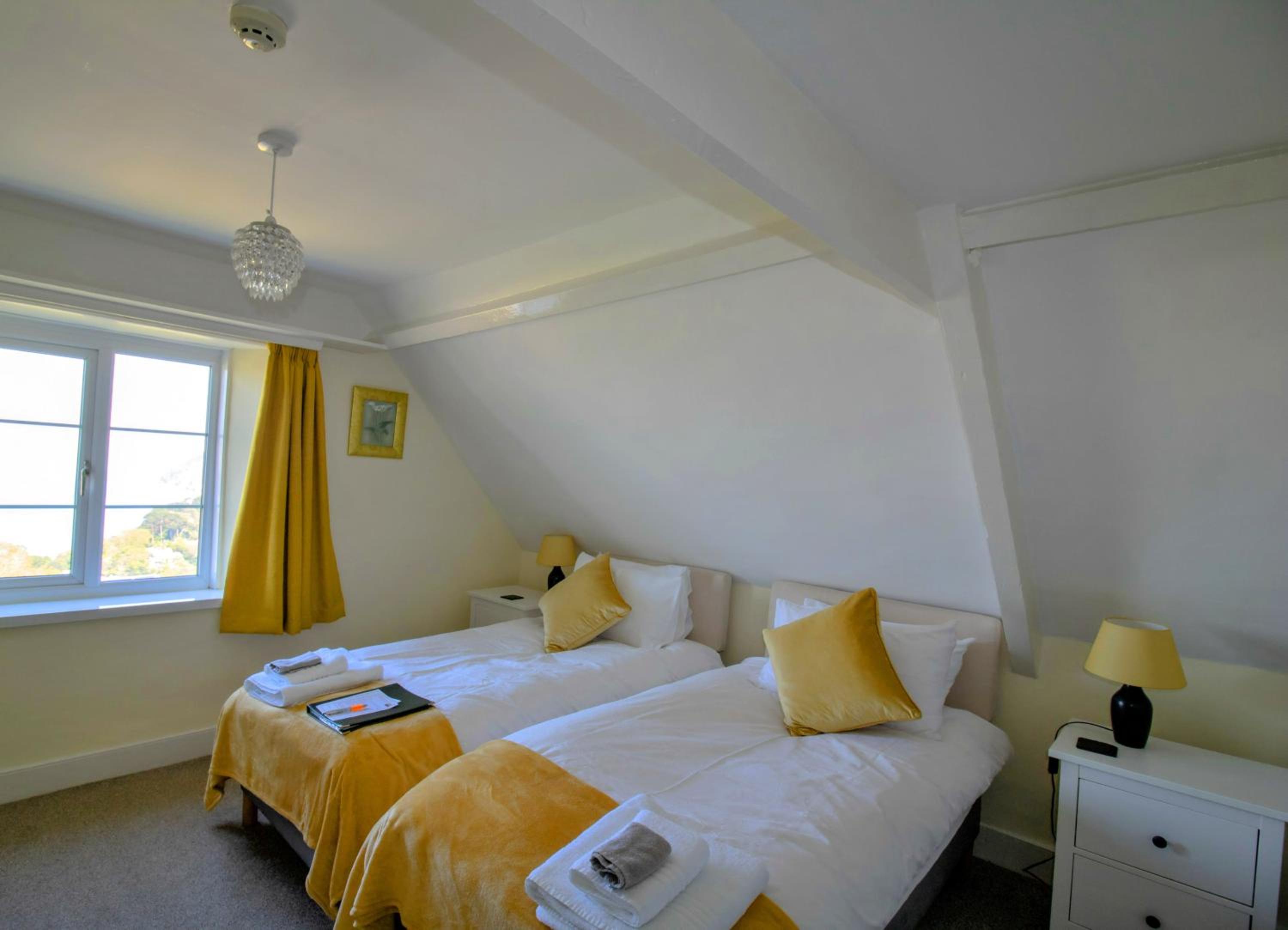 Double or Twin Room with Sea View