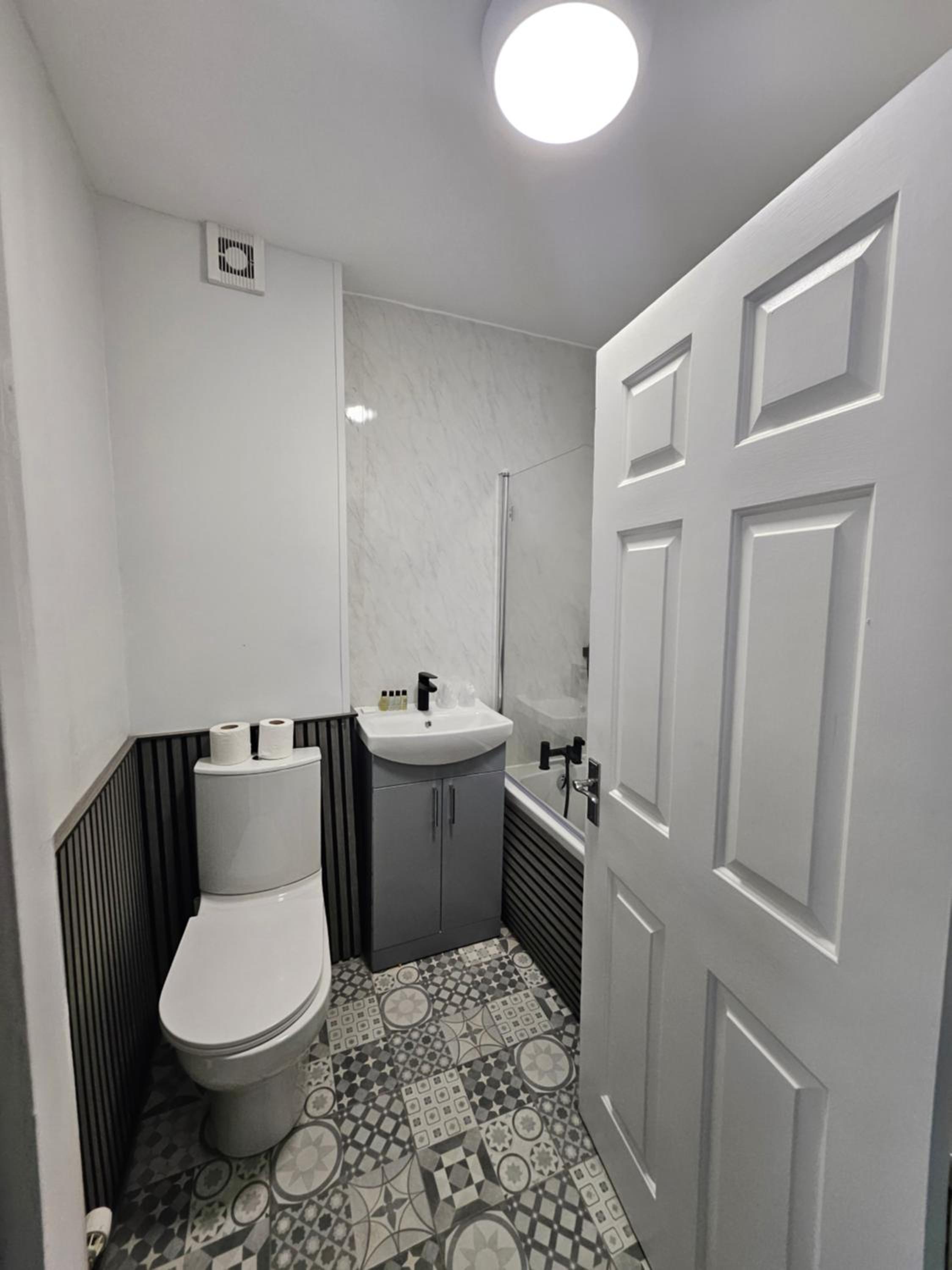 Standard King Room - Photo 3
