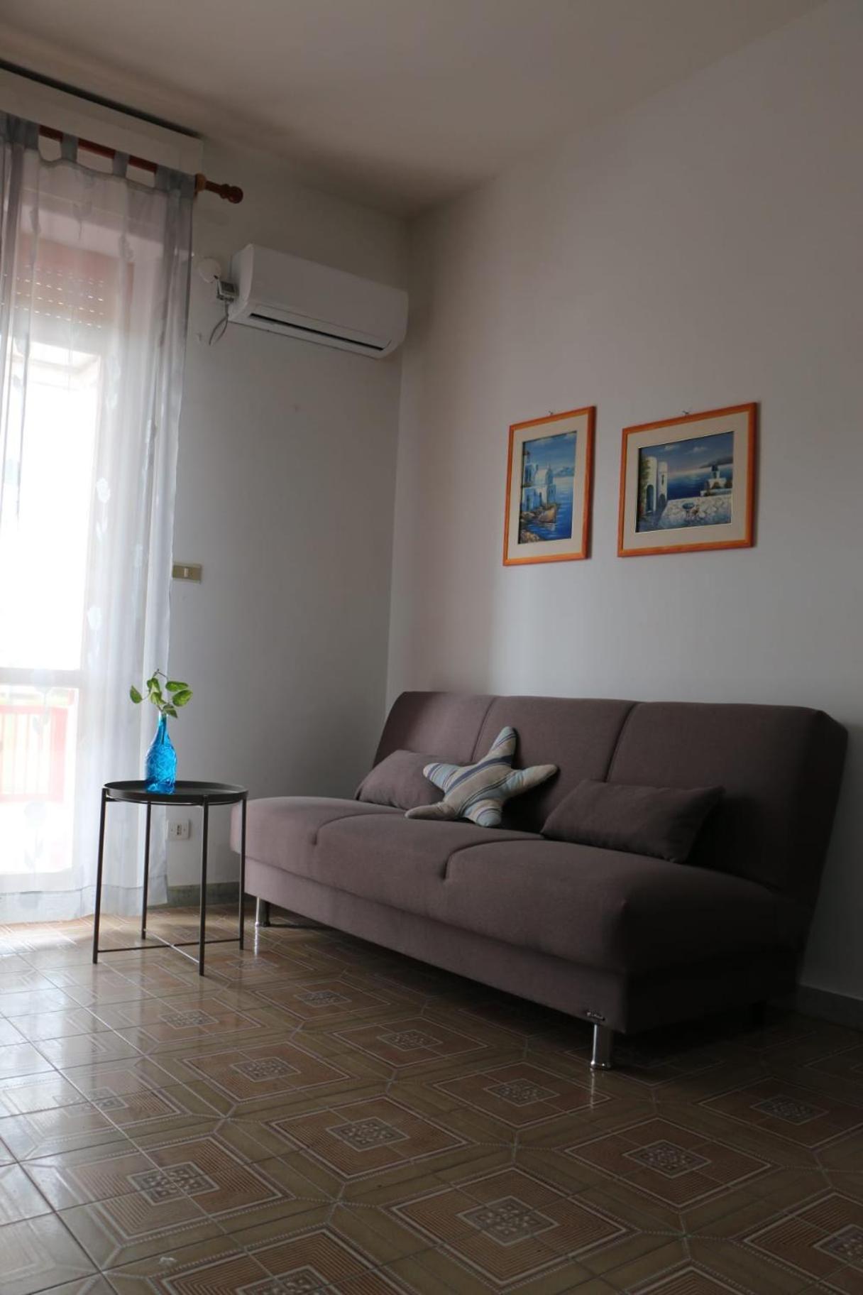 One-Bedroom Apartment with Terrace photo 1