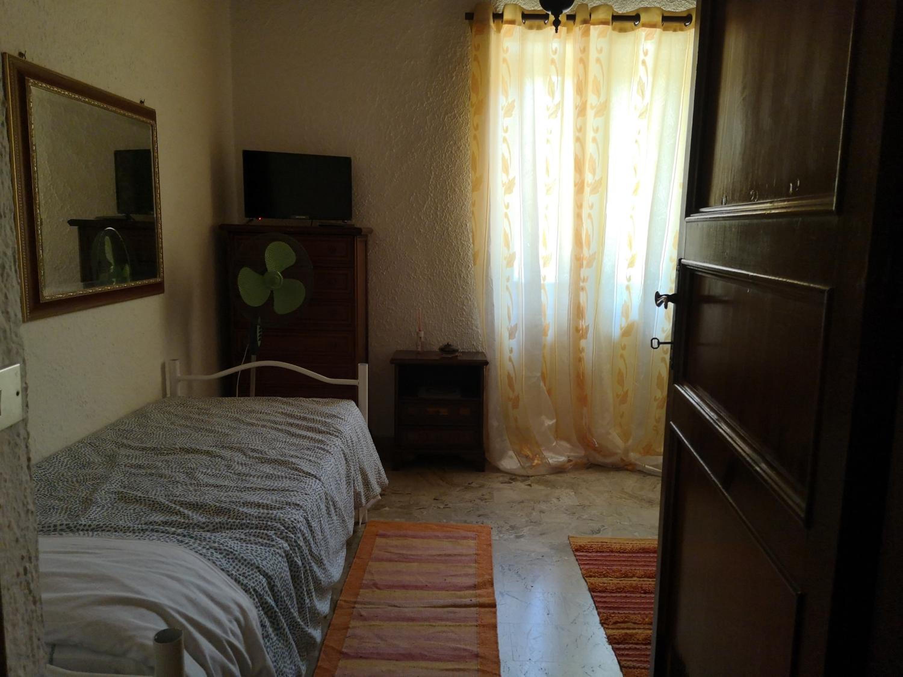 Twin Room With Shared Bathroom photo 2
