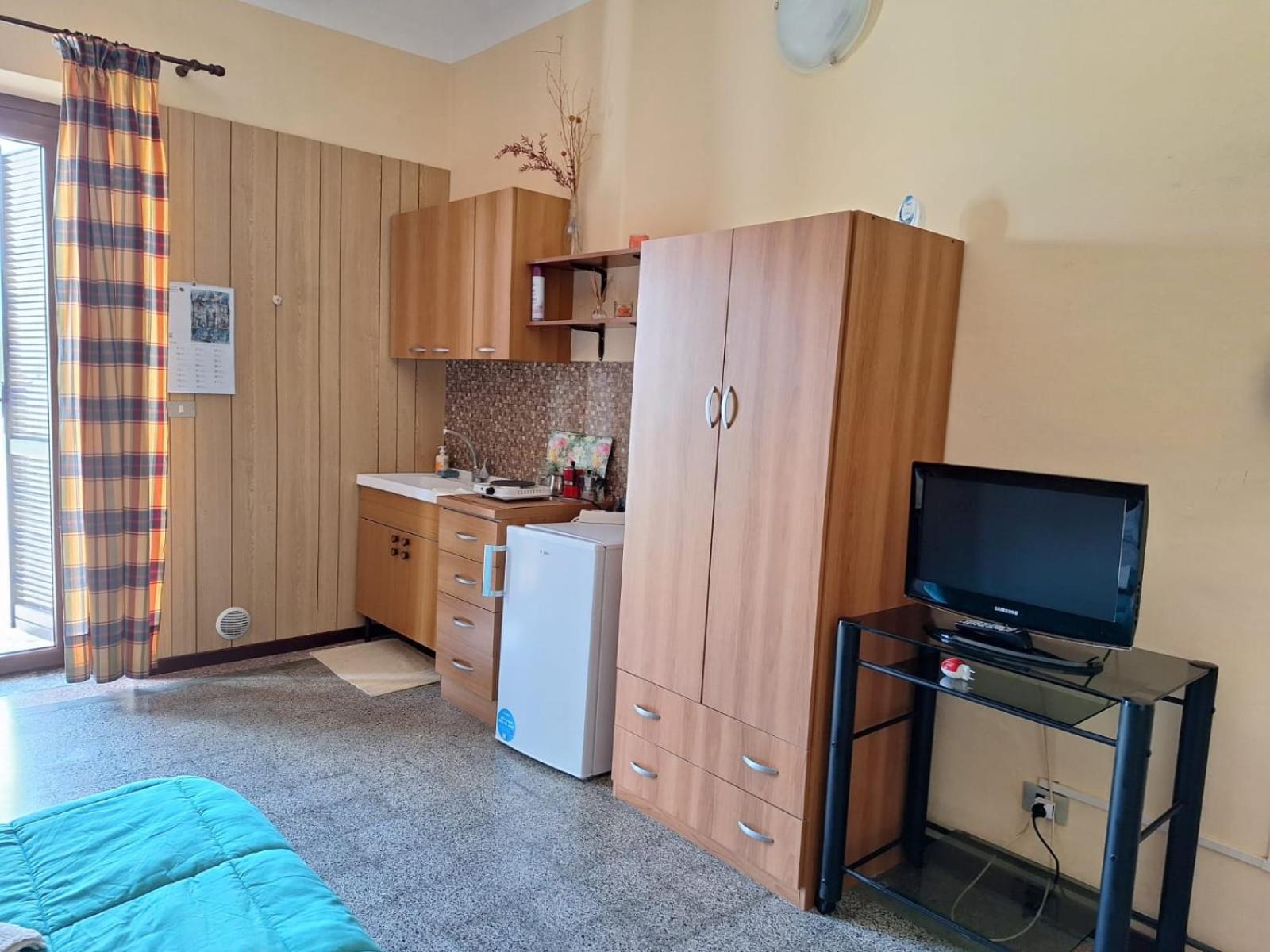 Standard King Room - Photo 5