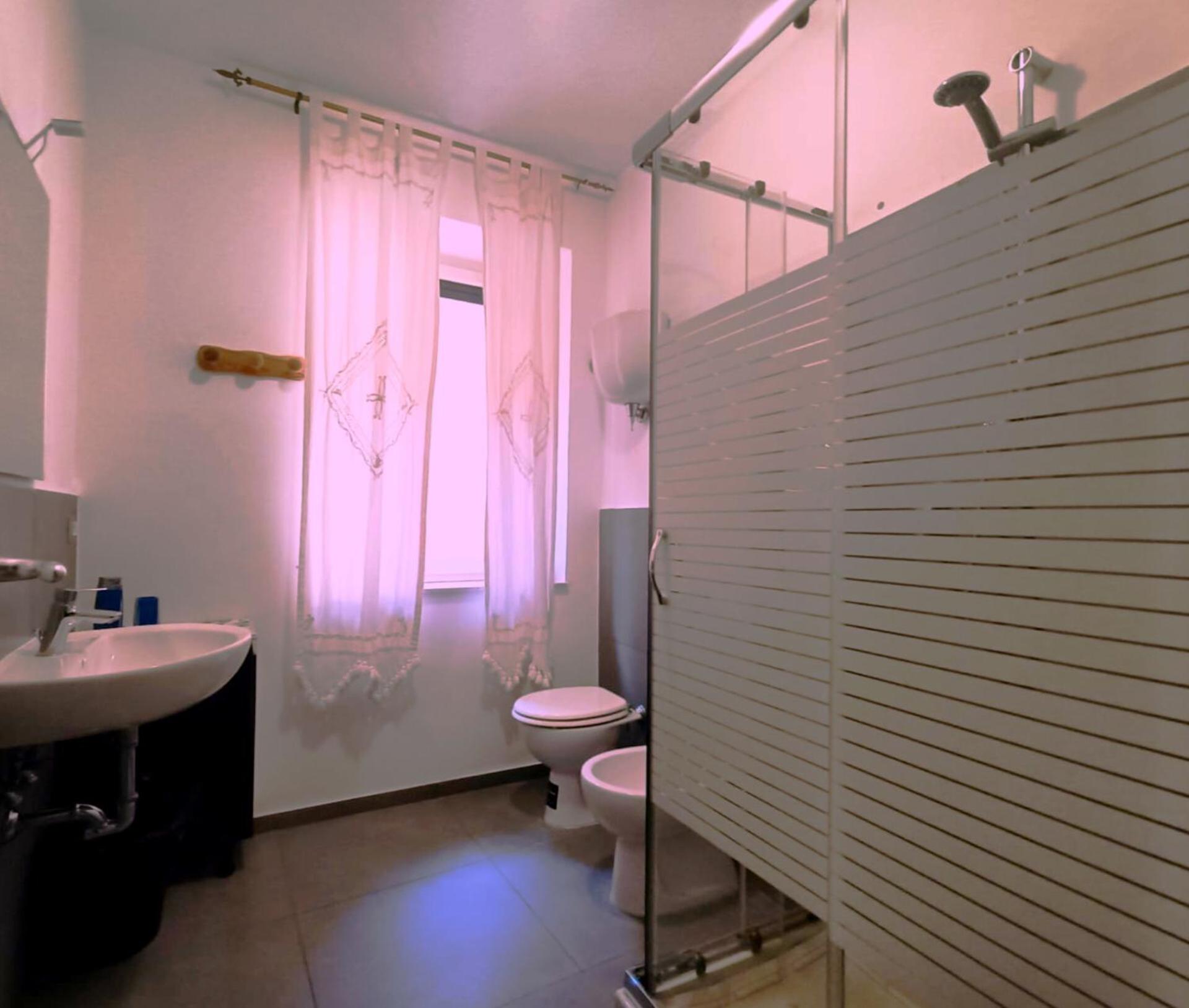 Double Room - Photo 9