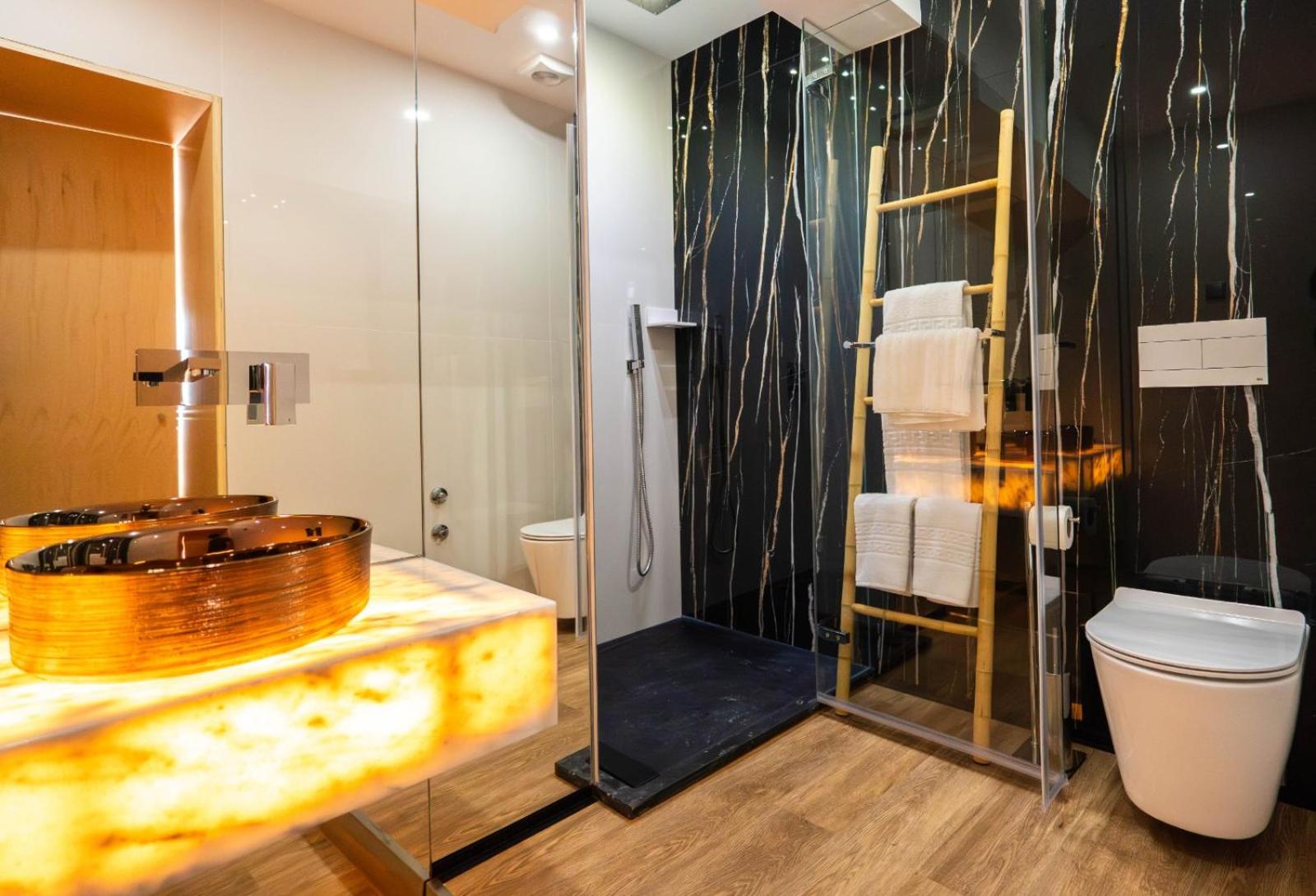 Quadruple Room with Private Bathroom photo 1
