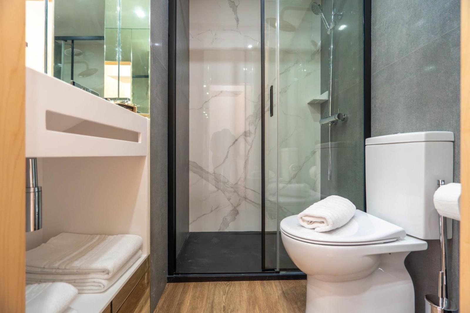 Quadruple Room with Private Bathroom photo 2