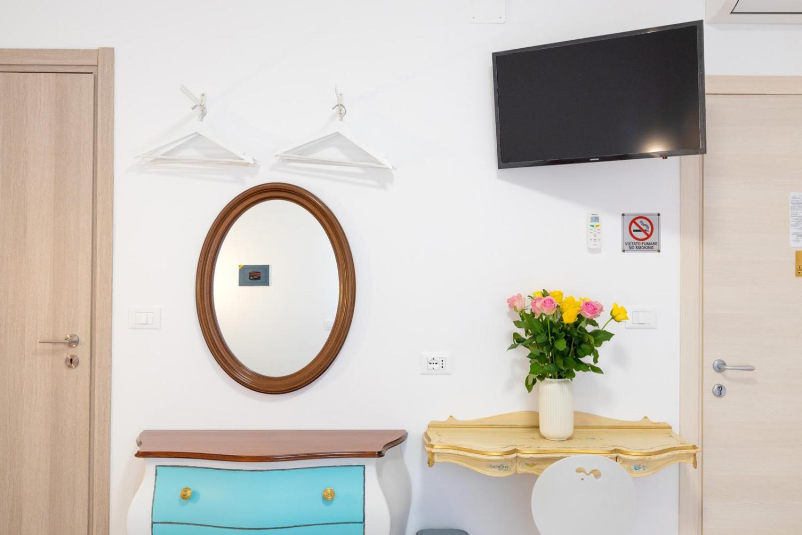 Family Room - Photo 7