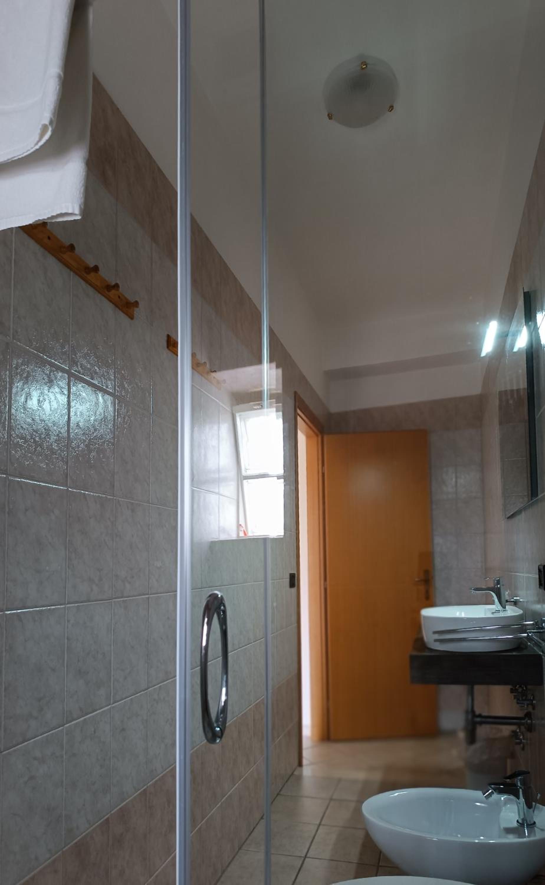 Quadruple Room - Photo 10