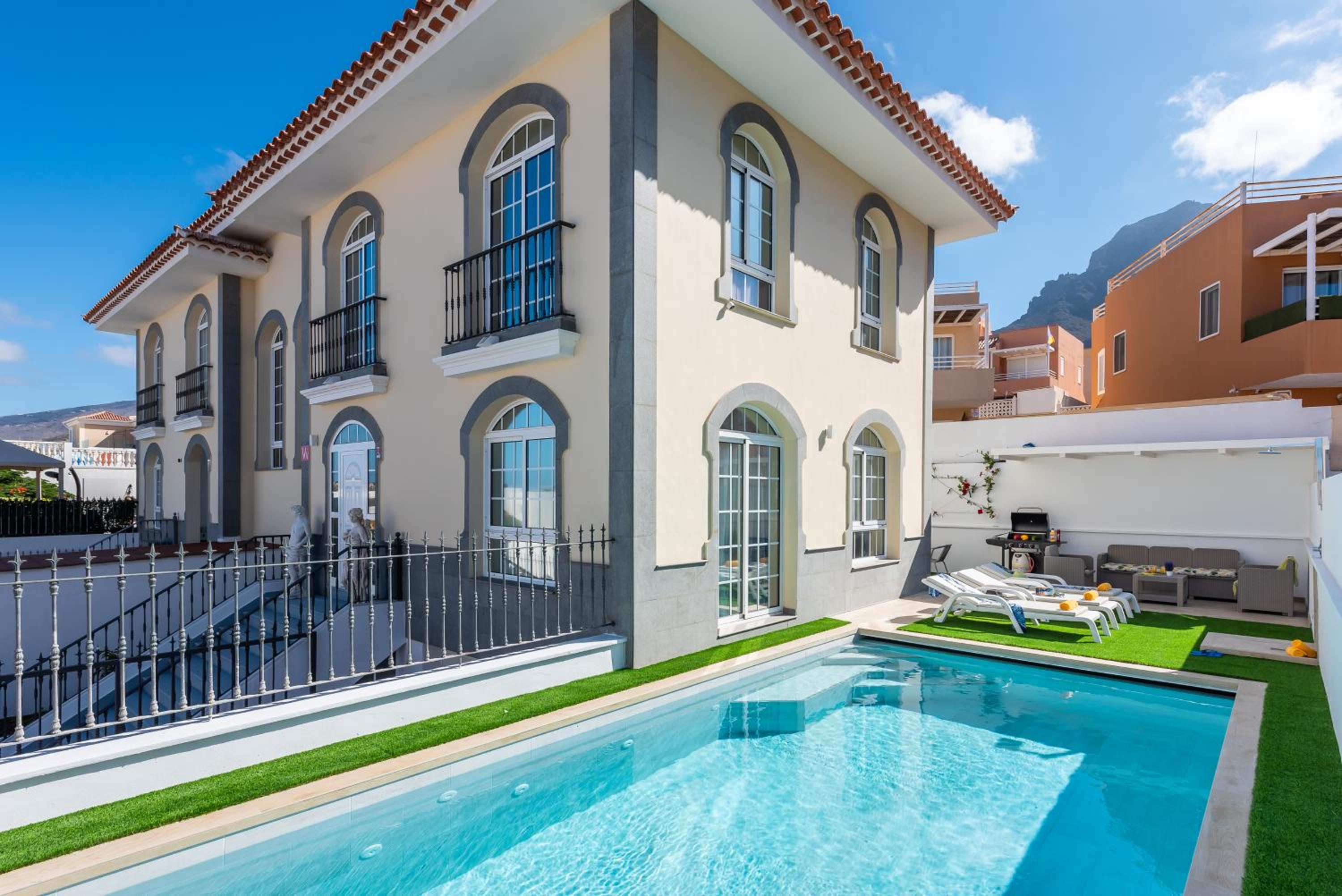 Three-Bedroom Villa photo 2