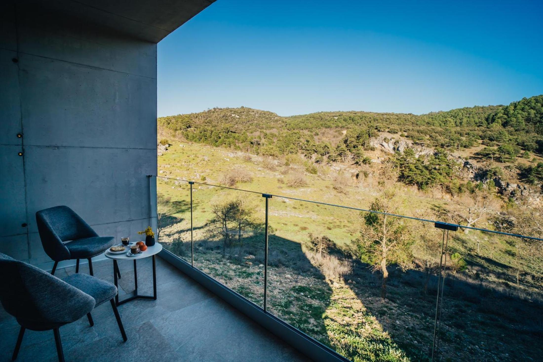 Deluxe Double Room with Balcony photo 3