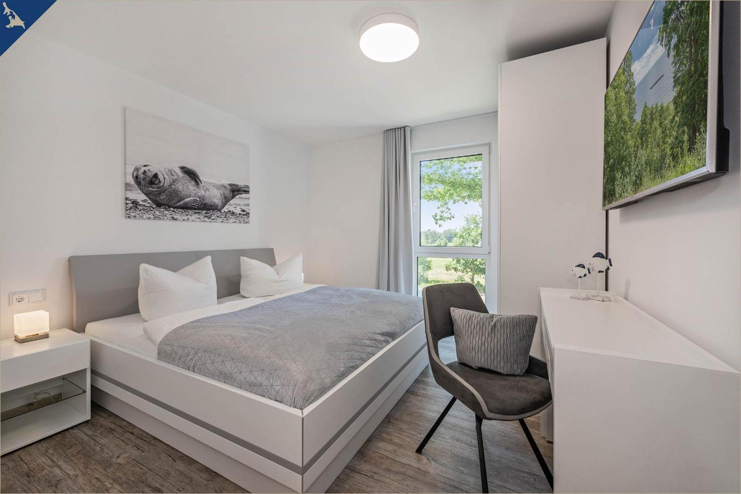 Apartment with Lake View photo 2