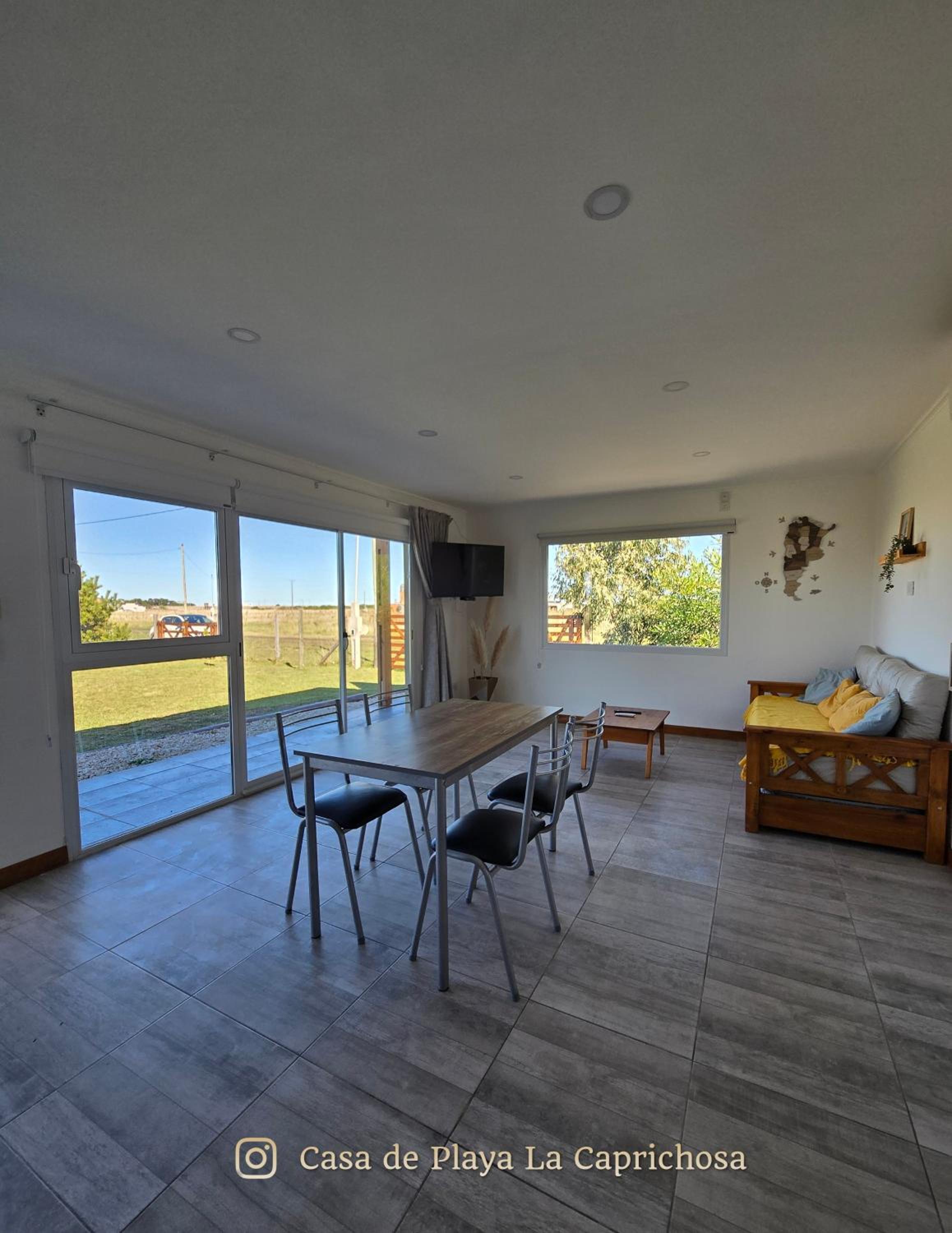 One-Bedroom House photo 1