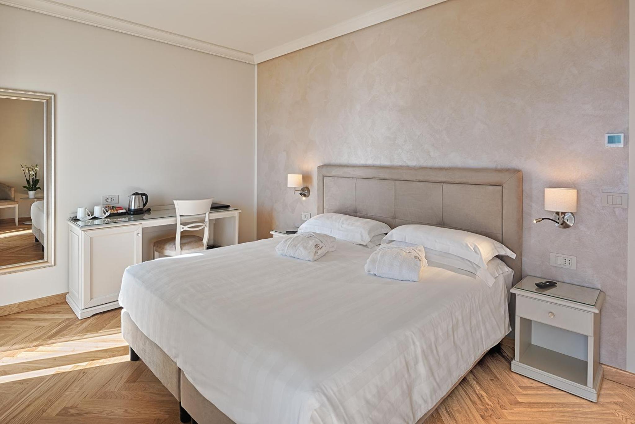 Deluxe Double Room with Sea Side  - Photo 14