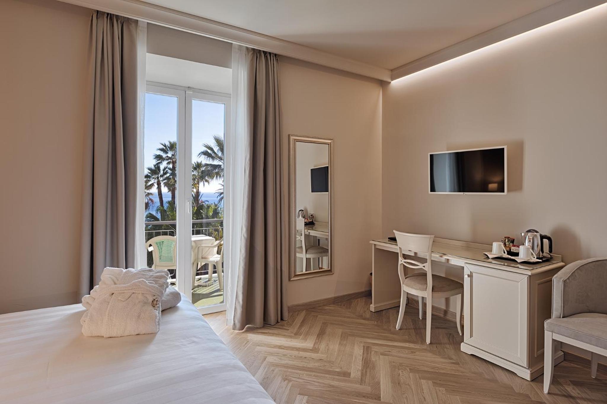 Deluxe Double Room with Sea Side  - Photo 6