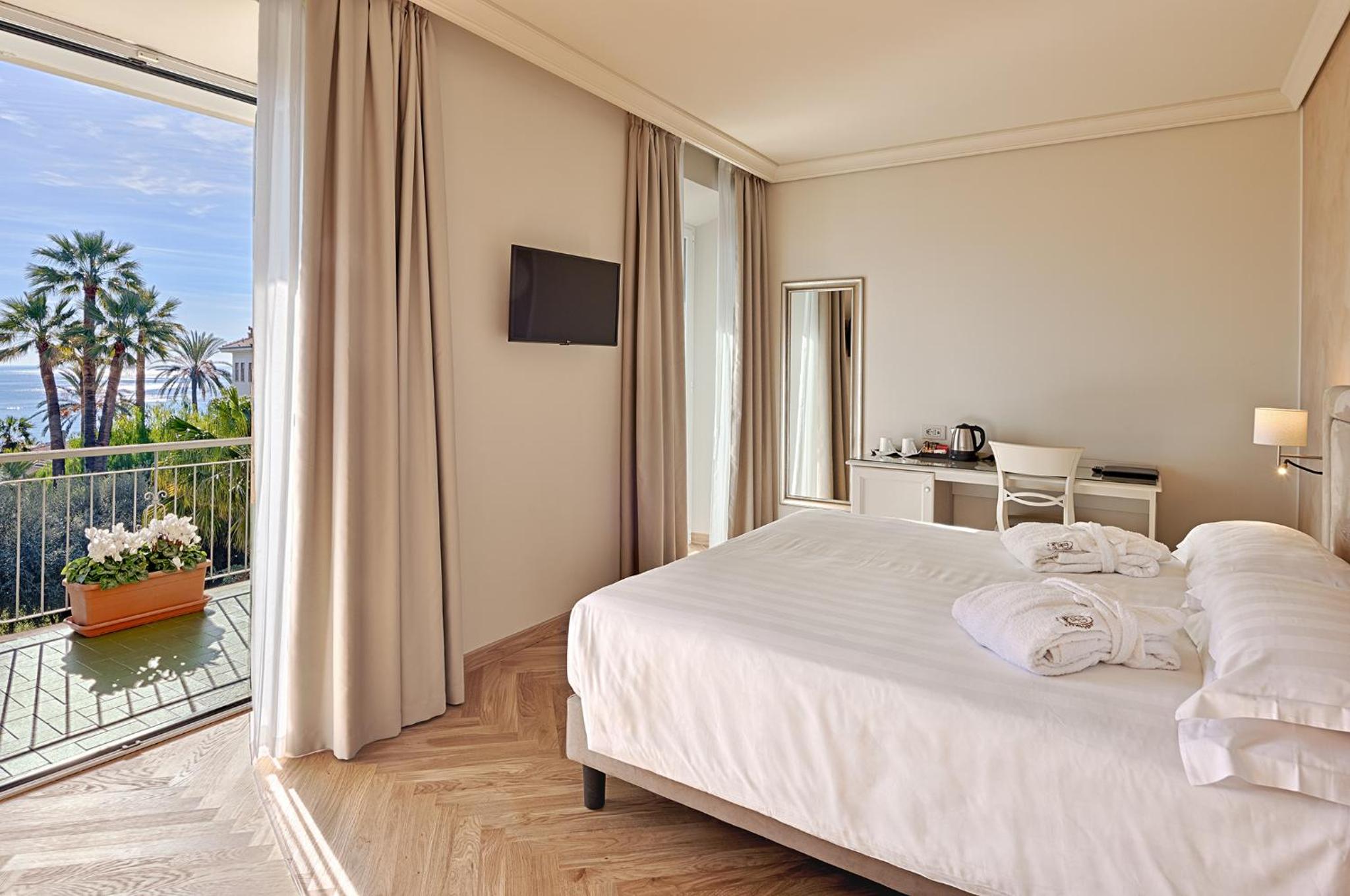 Deluxe Double Room with Sea Side  - Photo 5