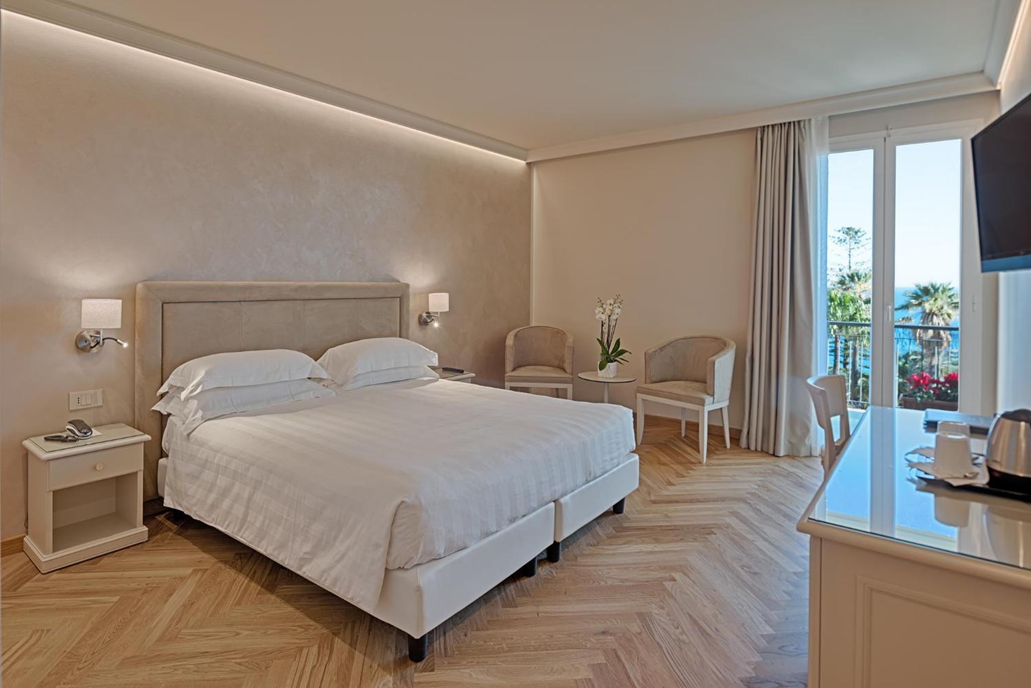 Deluxe Double Room with Sea Side  - Photo 4