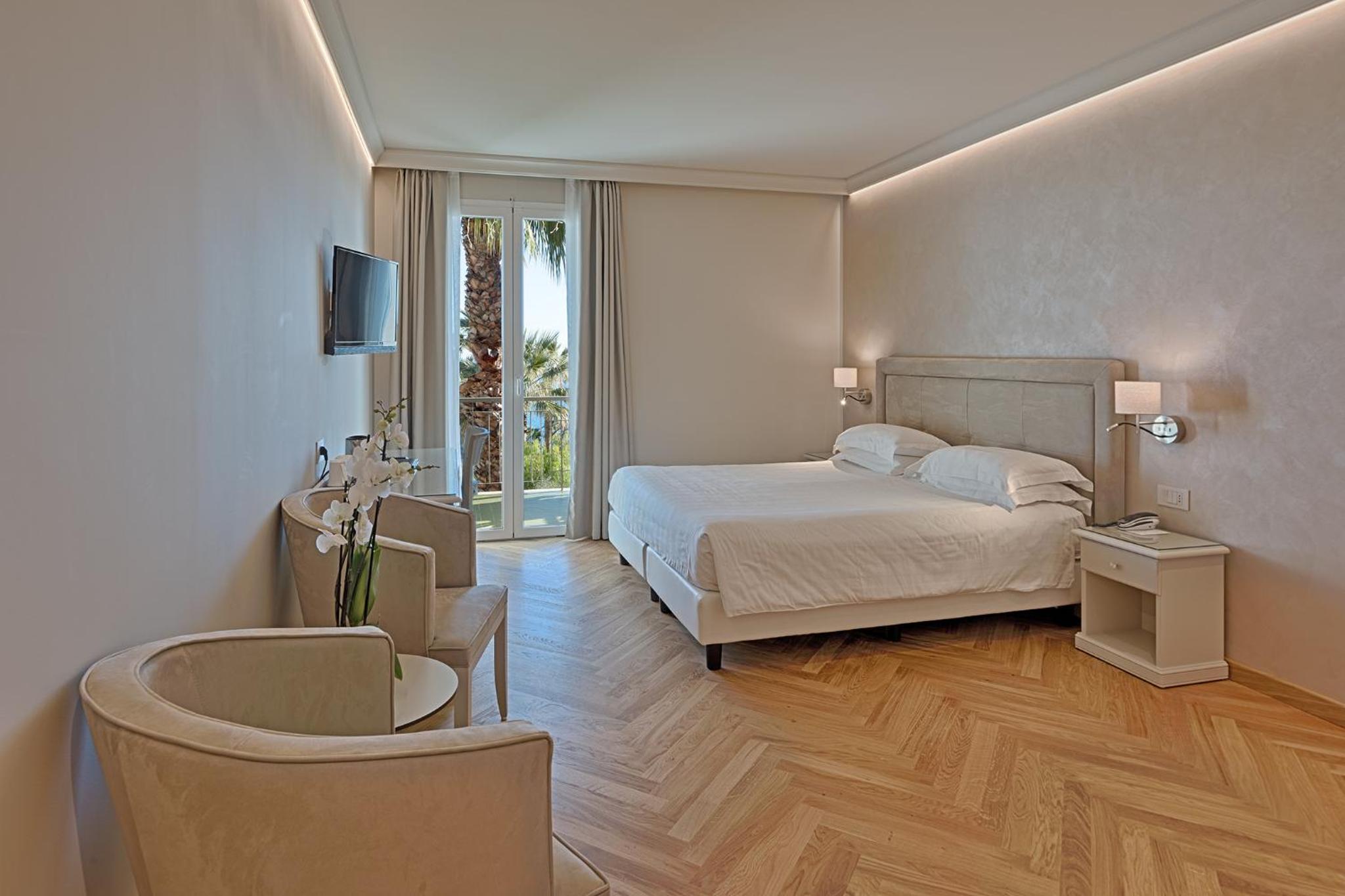 Deluxe Double Room with Sea Side  - Photo 3