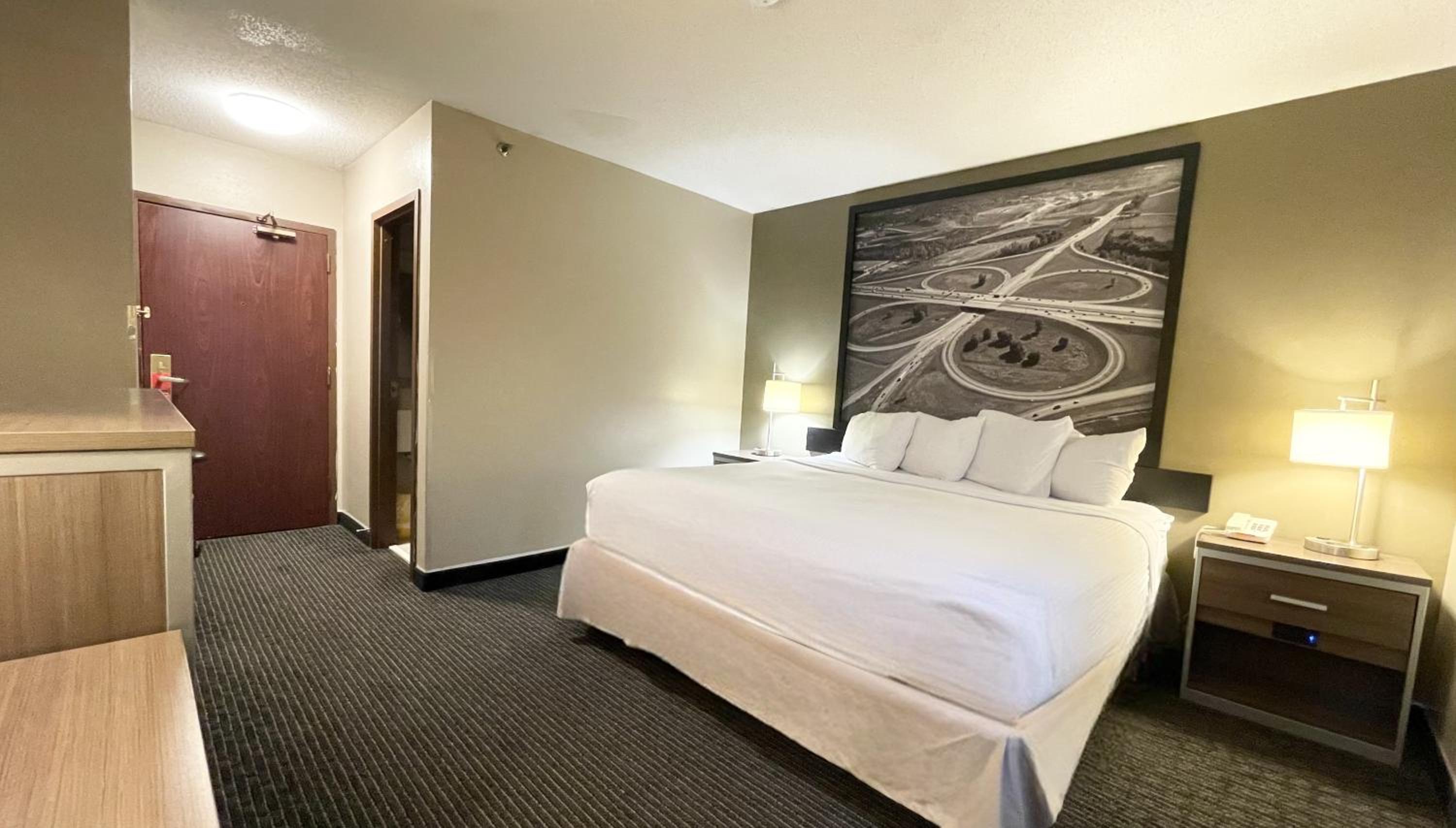 King Room - Non-Smoking - Photo 4