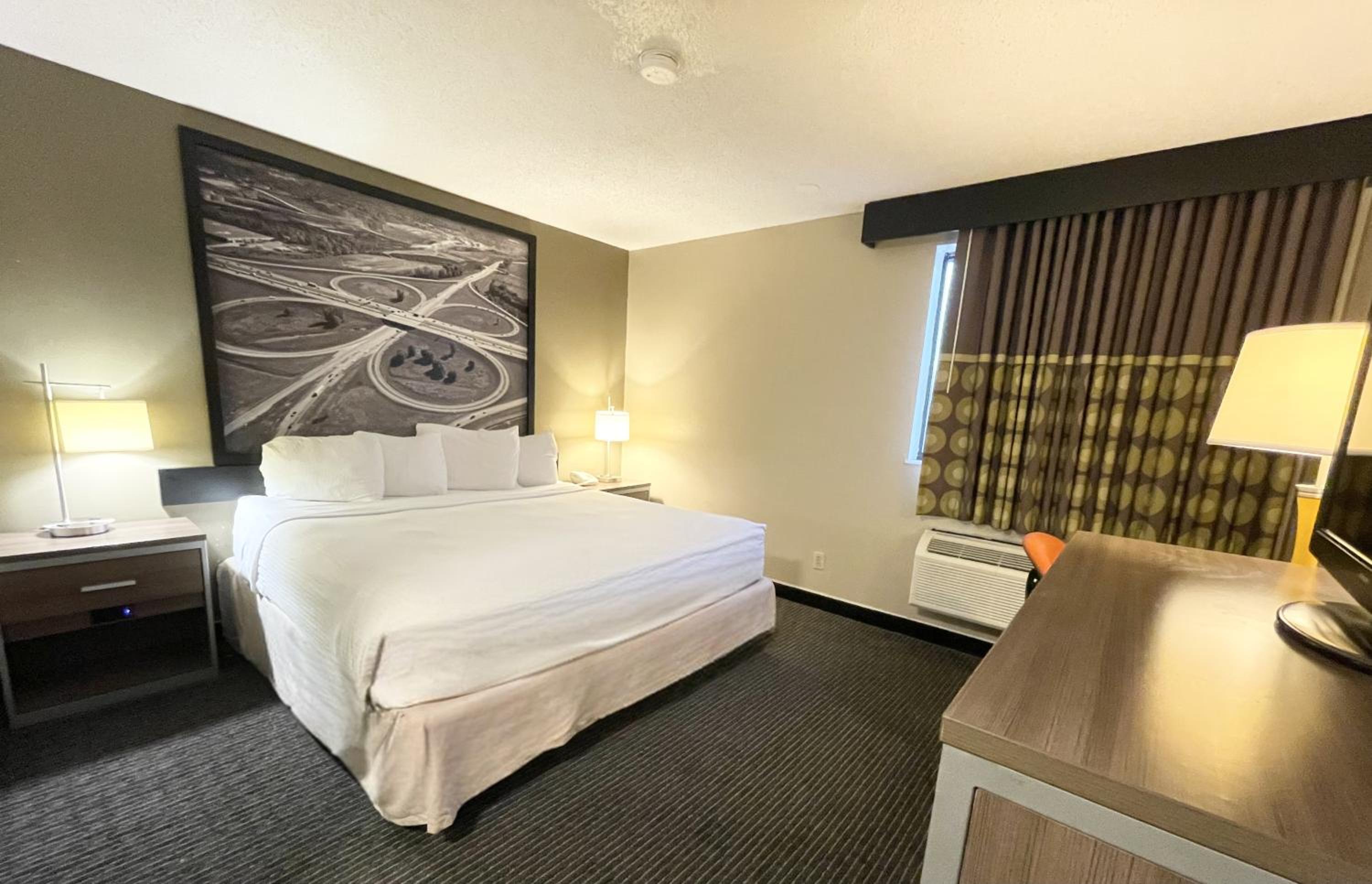 King Room - Non-Smoking - Photo 1