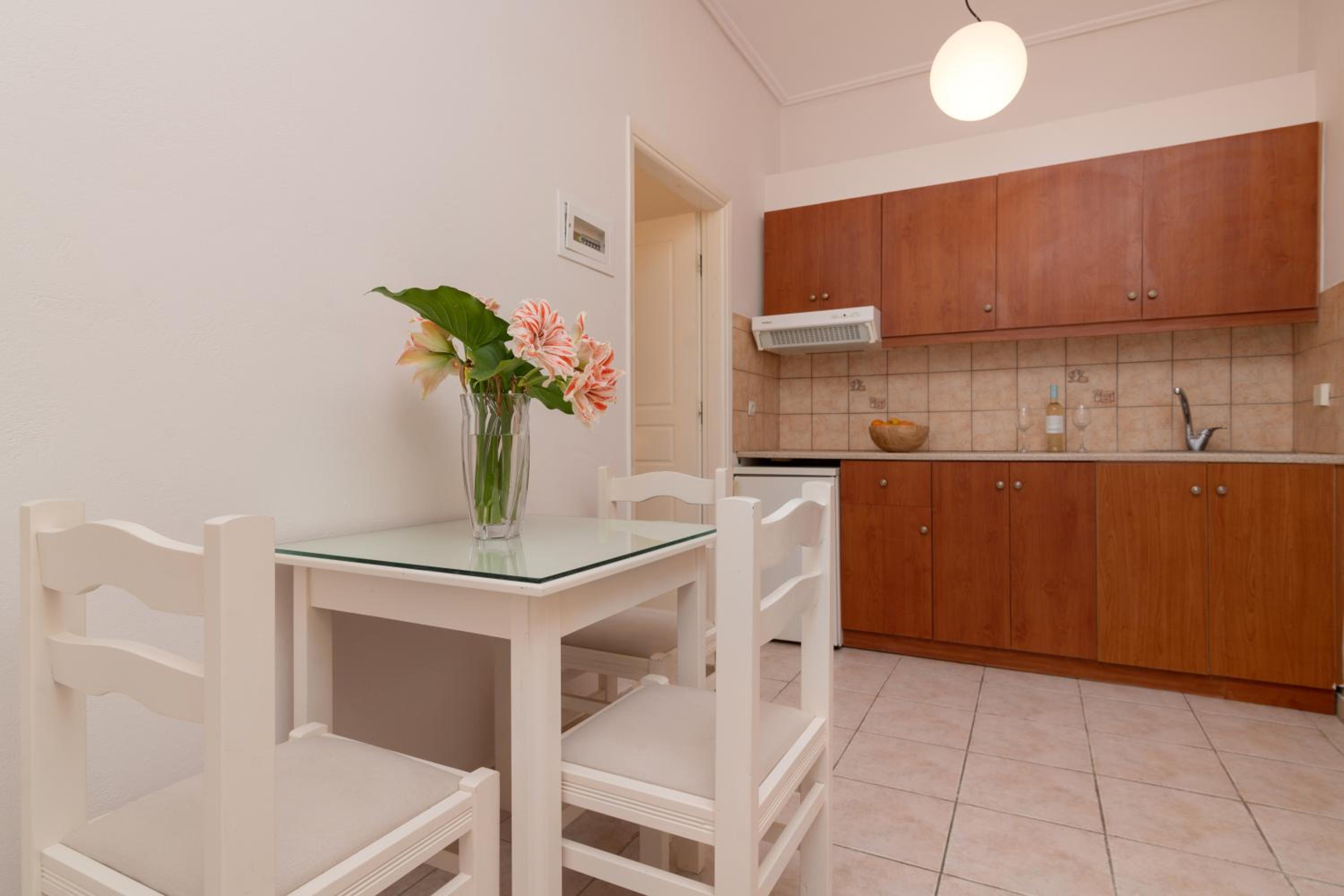 One-Bedroom Apartment with Pool View - Photo 3