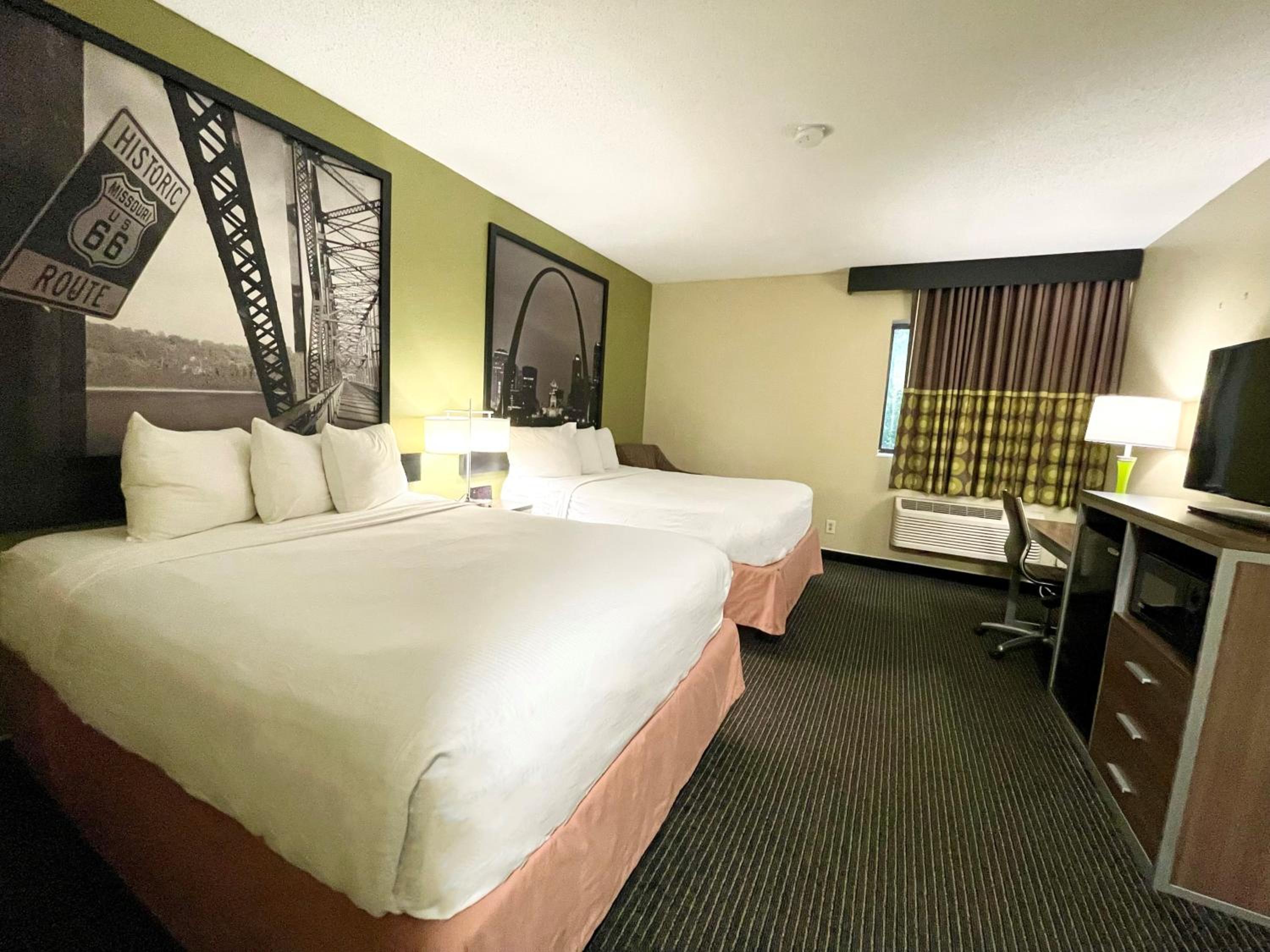 Queen Room with Two Queen Beds - Non-Smoking - Photo 1