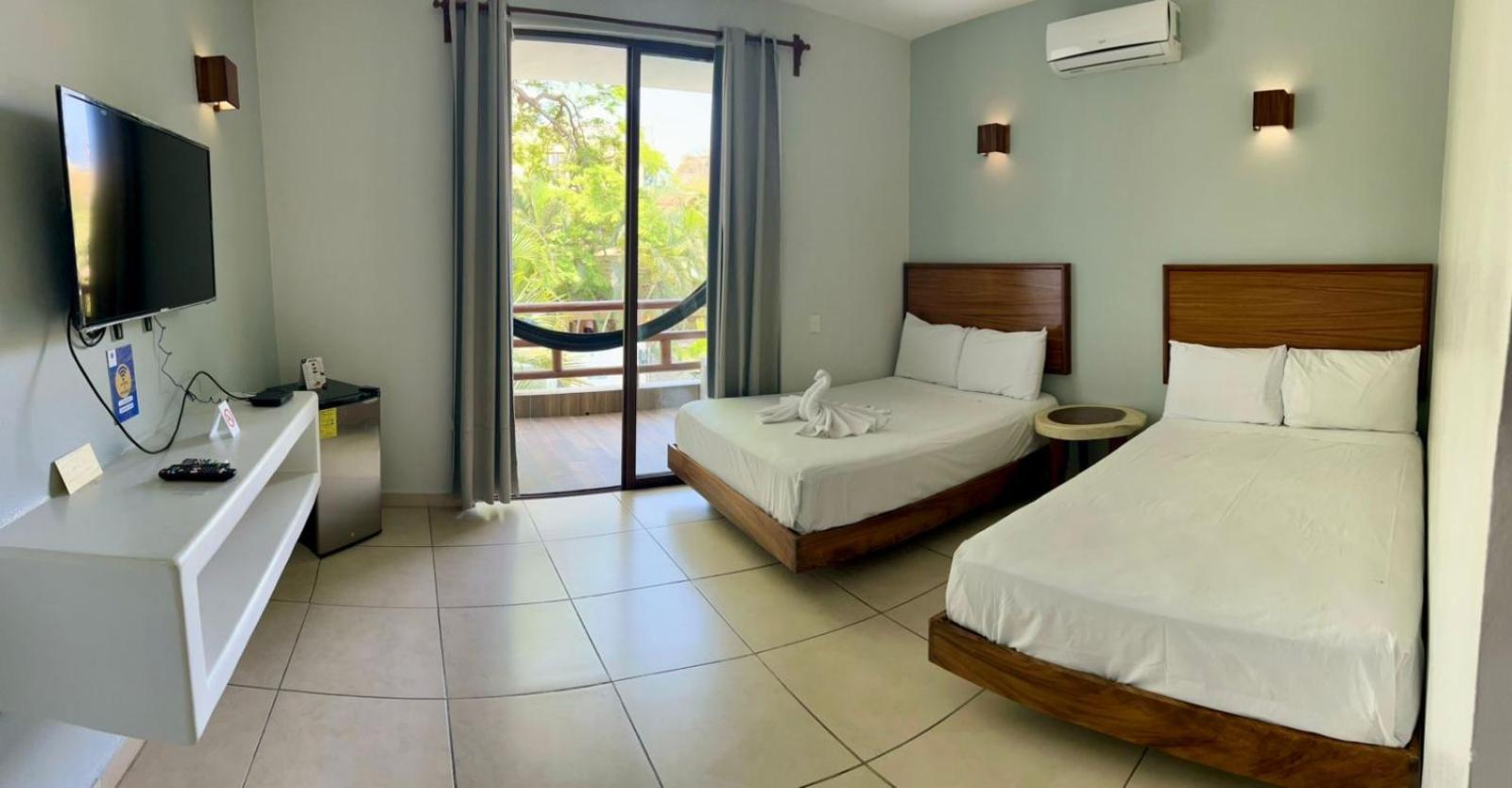 Deluxe Queen Room with Two Queen Beds - Photo 7