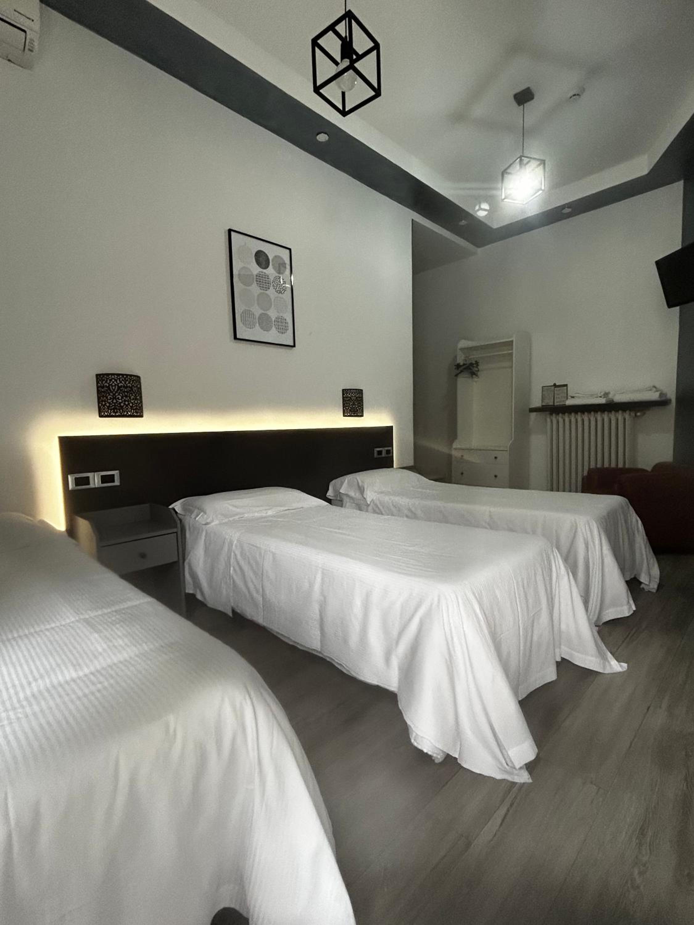 Basic Triple Room photo 1