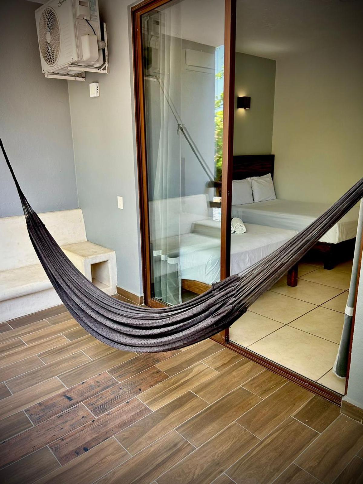 Deluxe Queen Room with Two Queen Beds - Photo 4