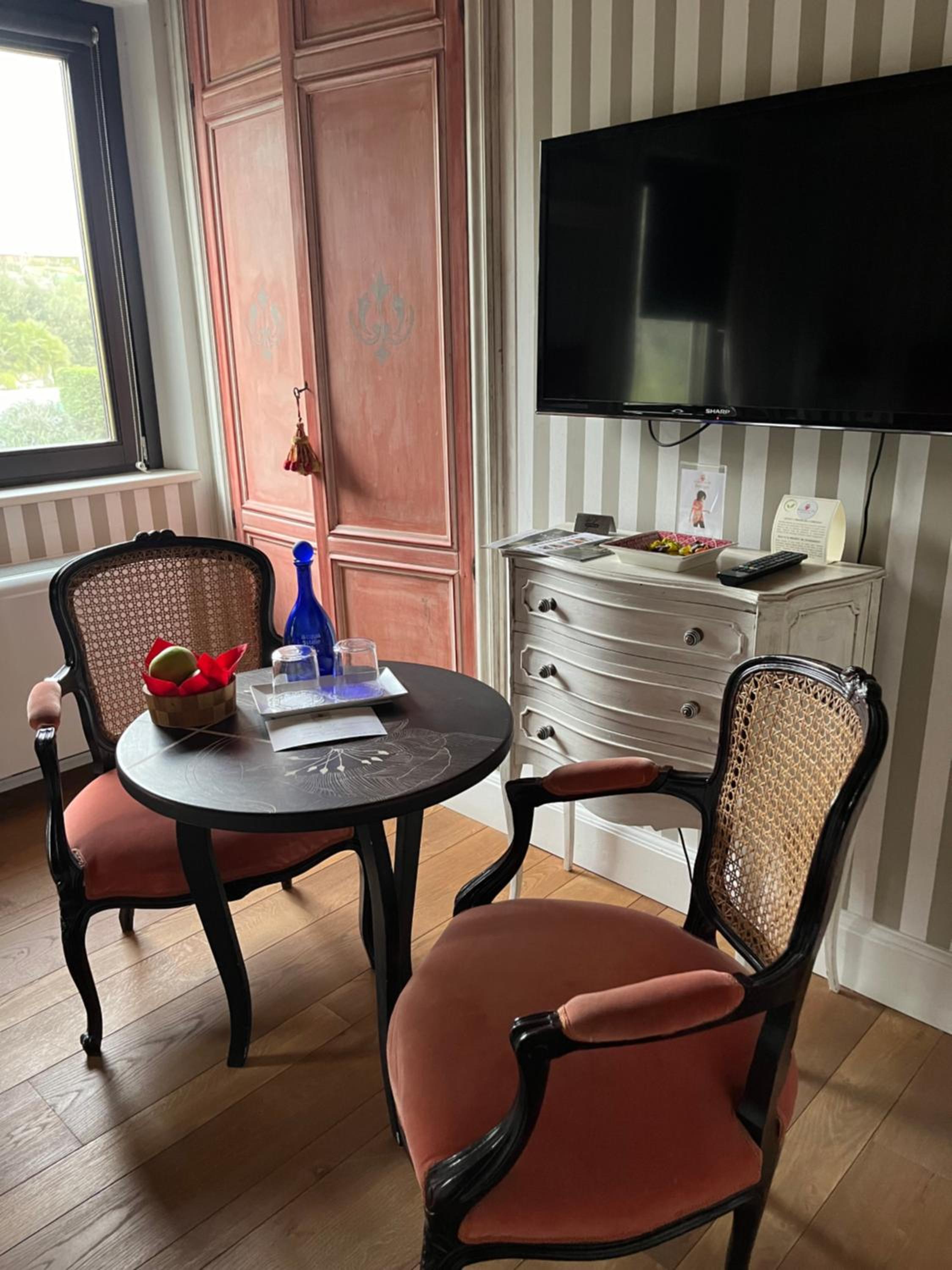 Deluxe Double Room With Bath photo 2