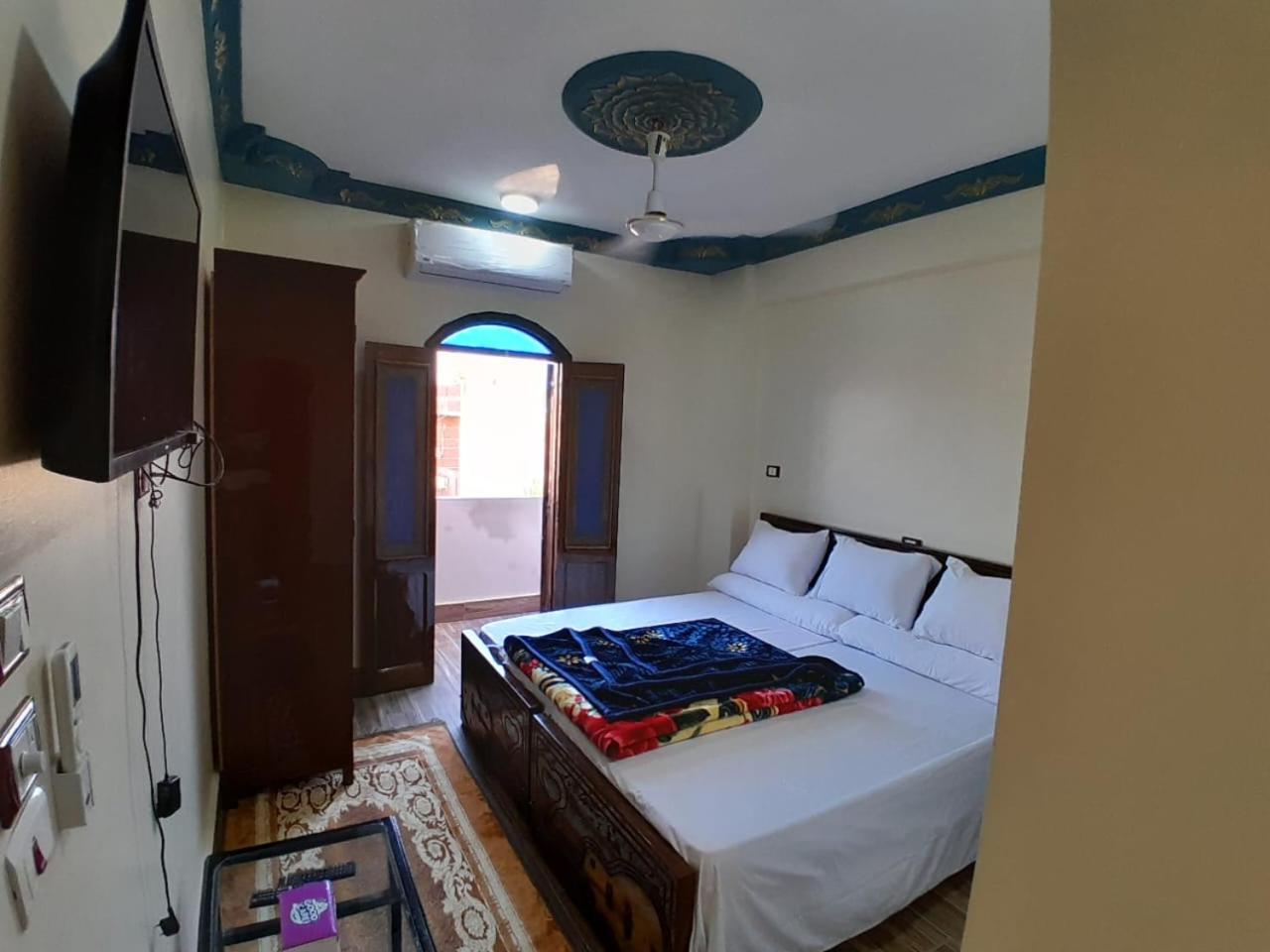 Deluxe Room (2 Adults + 1 Child)