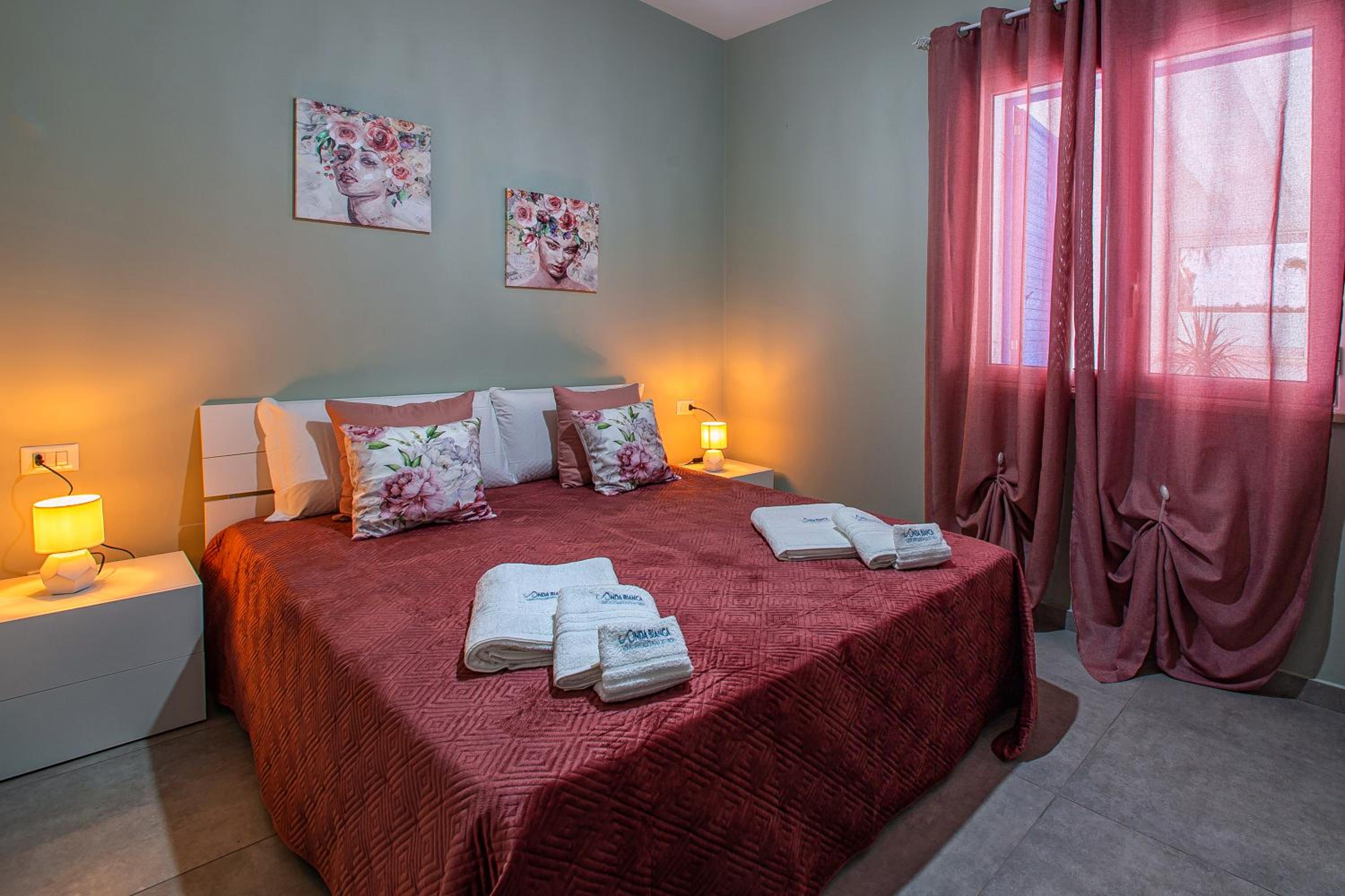 Two-Bedroom Apartment with Pool View photo 2
