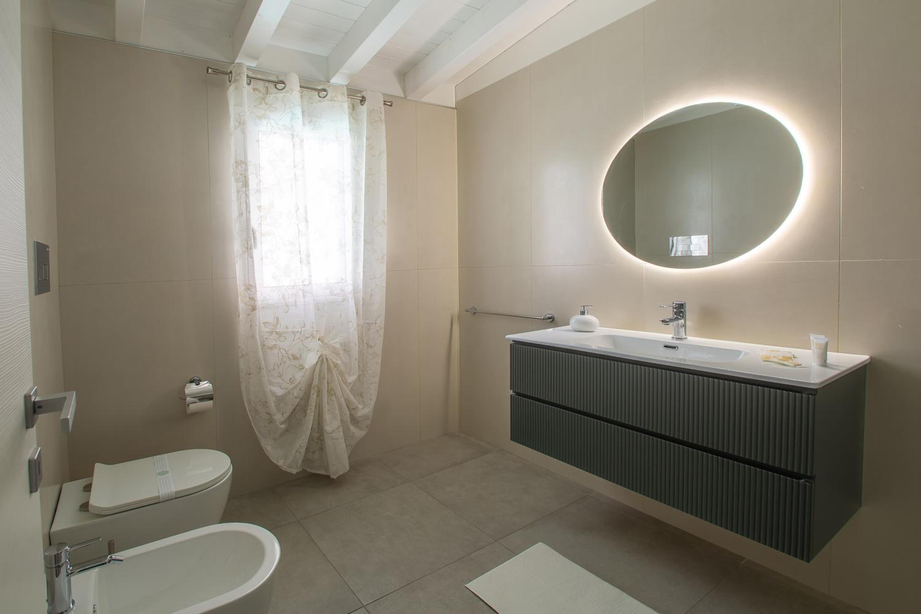 Deluxe Two-Bedroom Apartment with Garden View photo 2