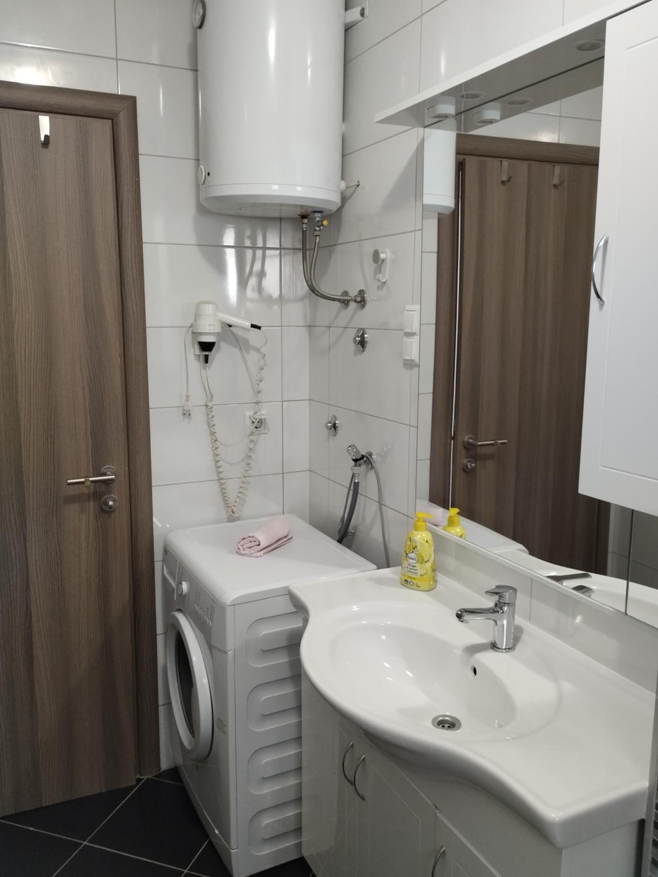 One-Bedroom Apartment - Photo 17