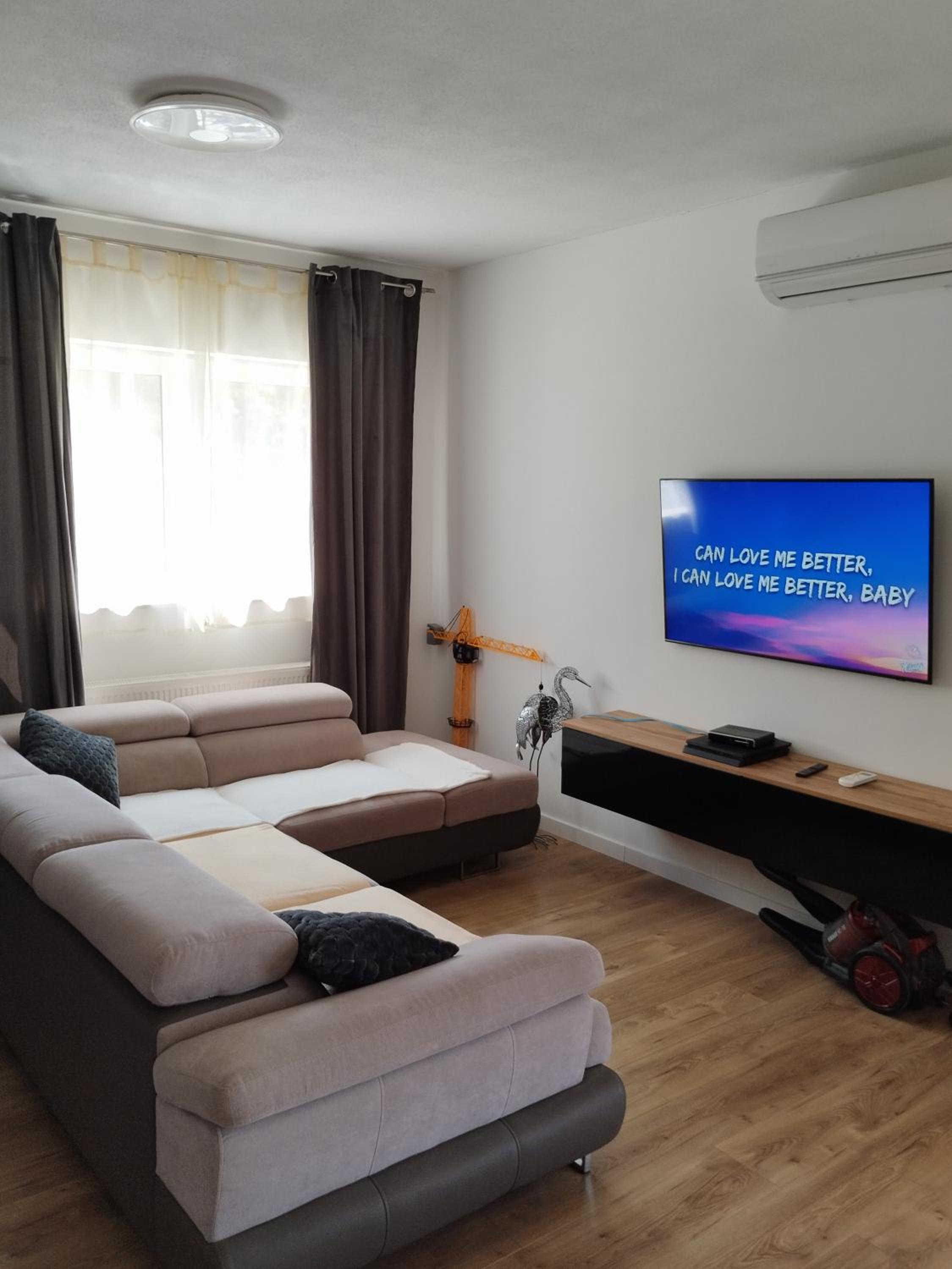 One-Bedroom Apartment - Photo 1