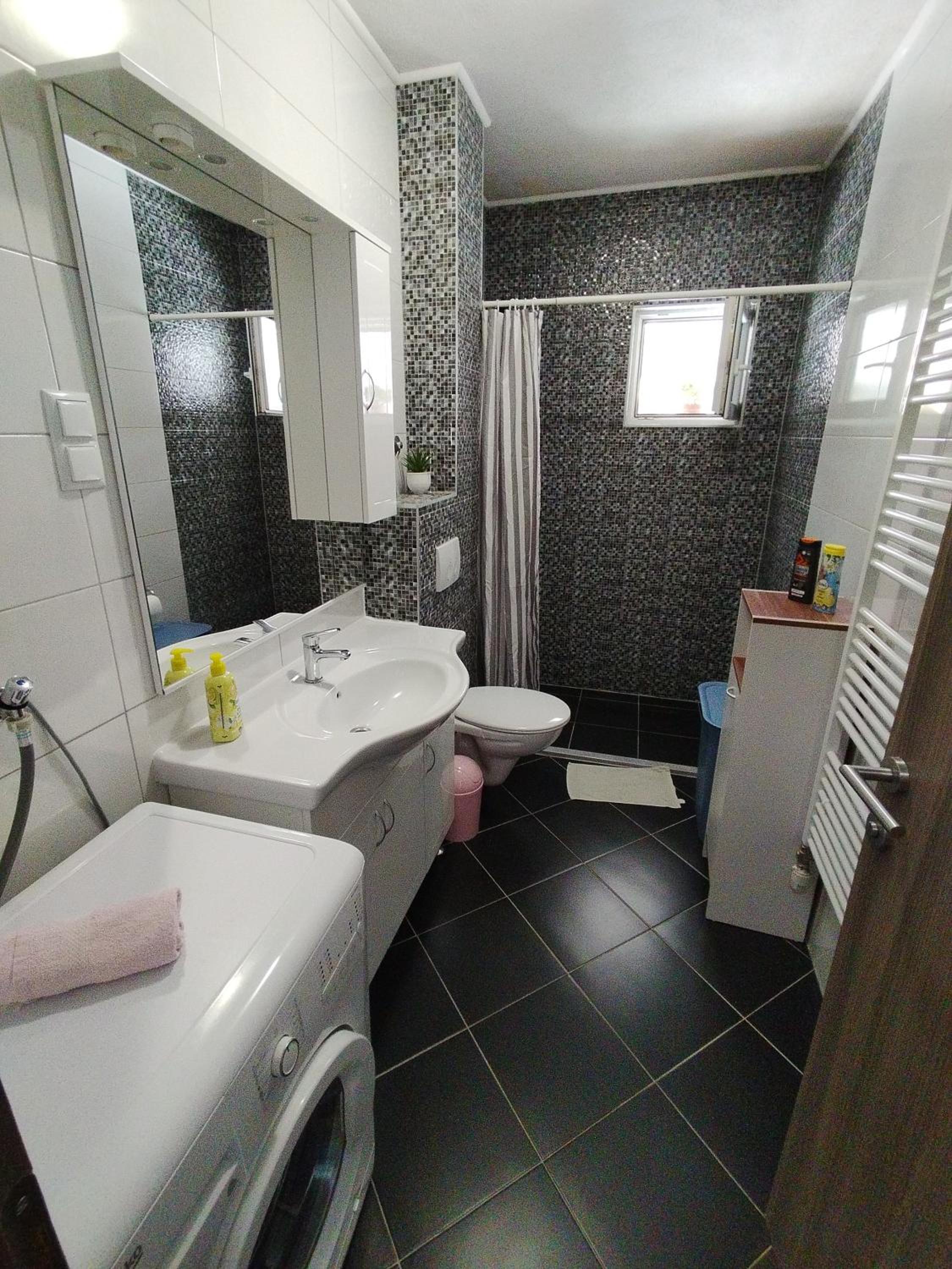 One-Bedroom Apartment - Photo 7