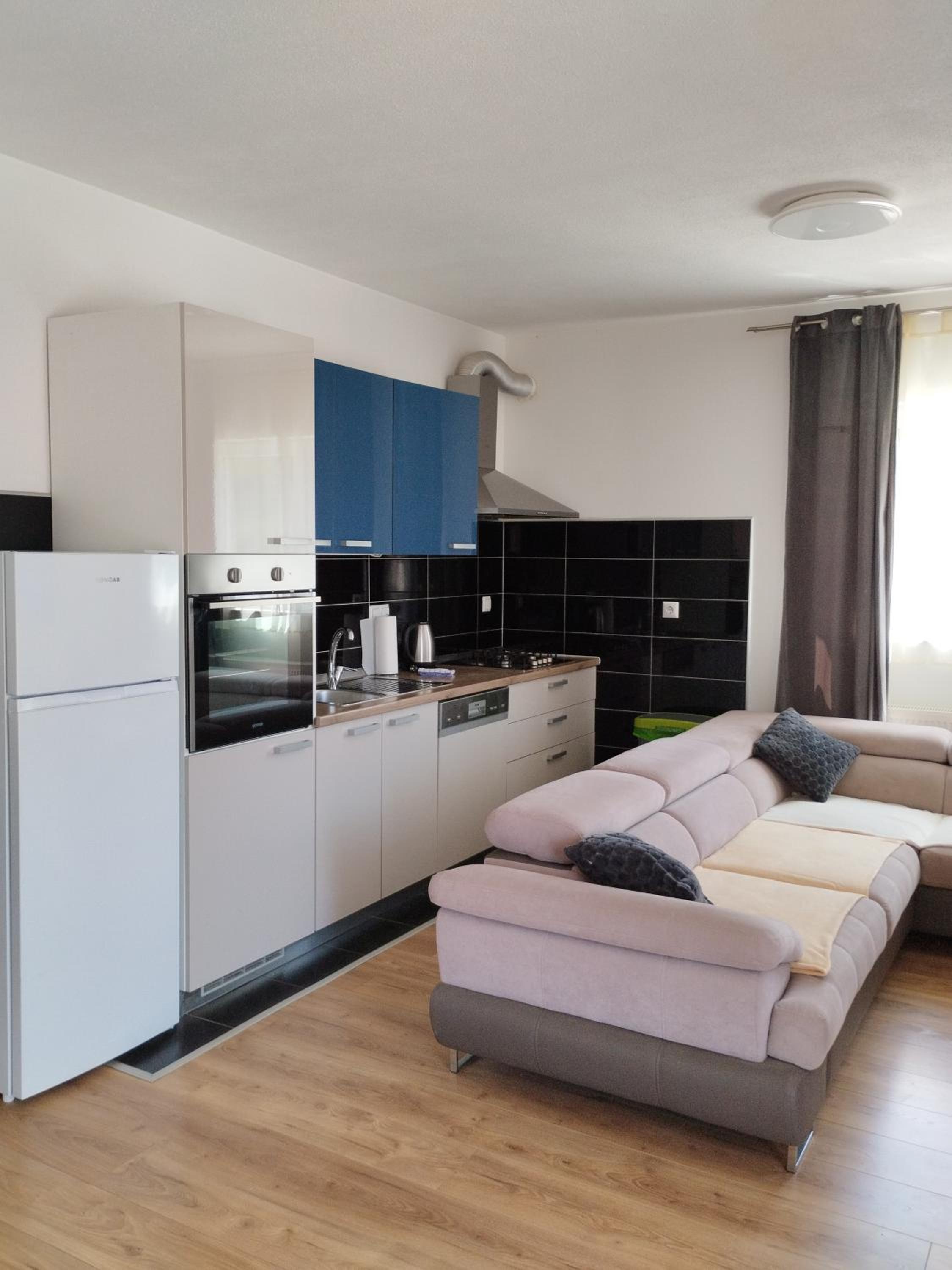 One-Bedroom Apartment - Photo 6