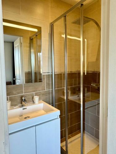 Suite - Photo 5