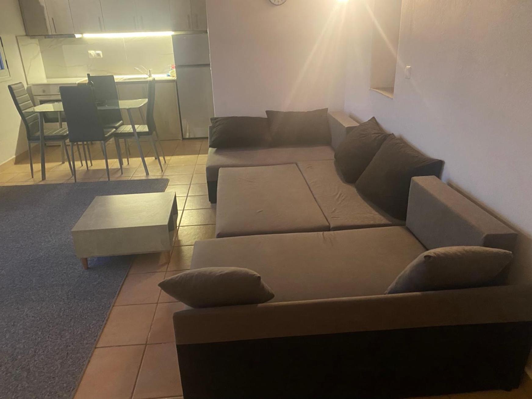 One-Bedroom House photo 1