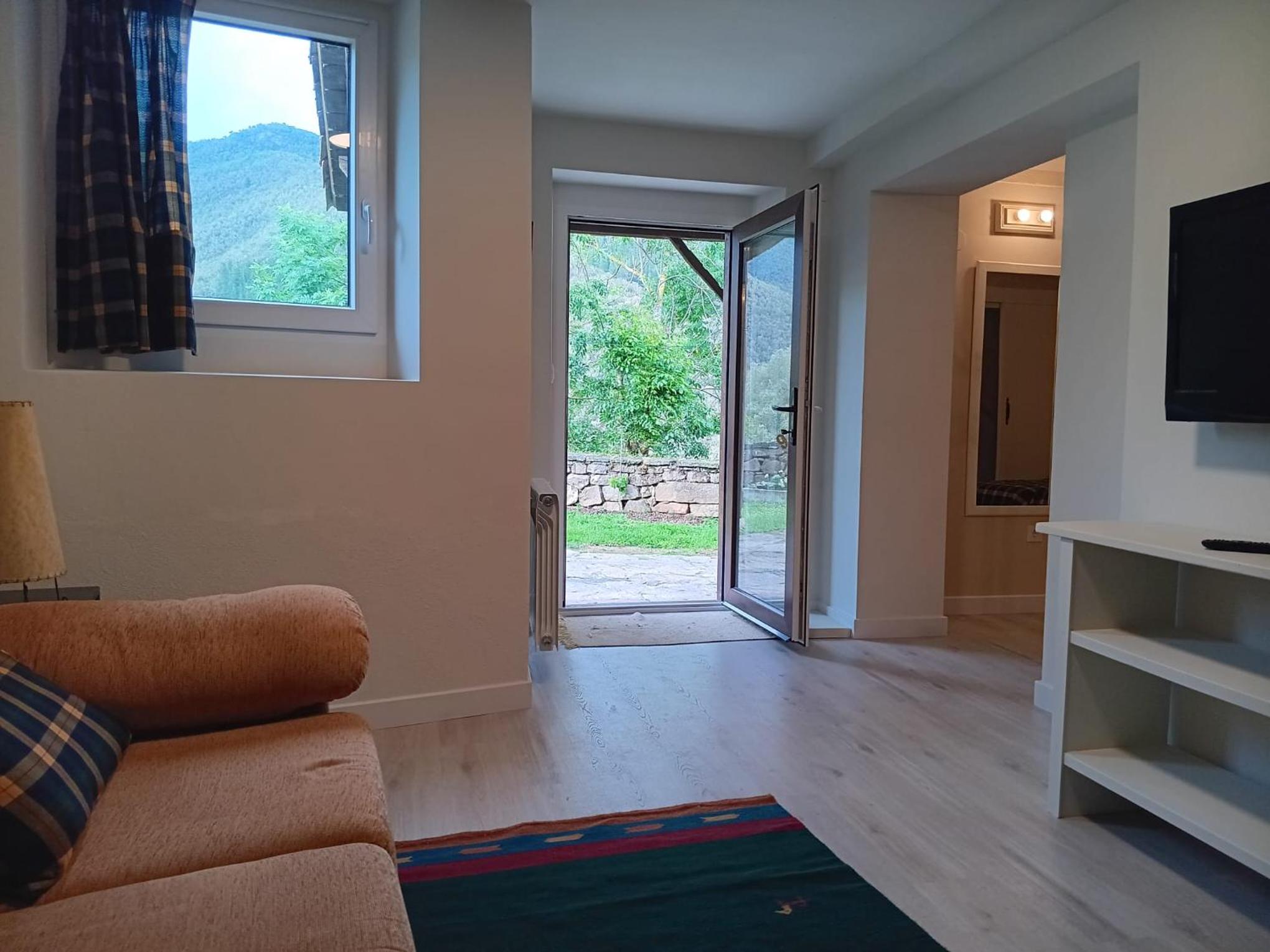 Estudio con vista al jardín