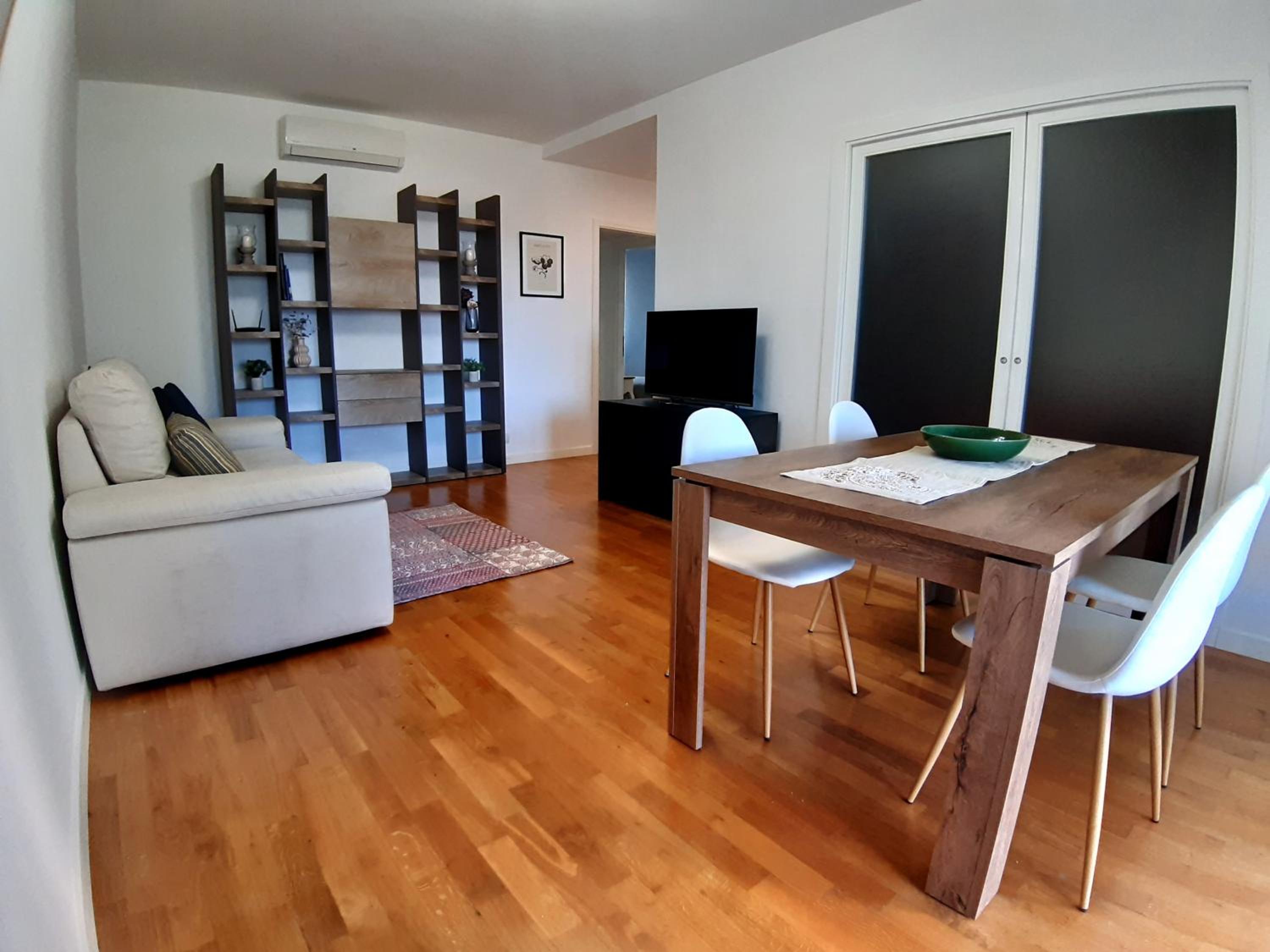 Two-Bedroom Standard Apartment photo 2