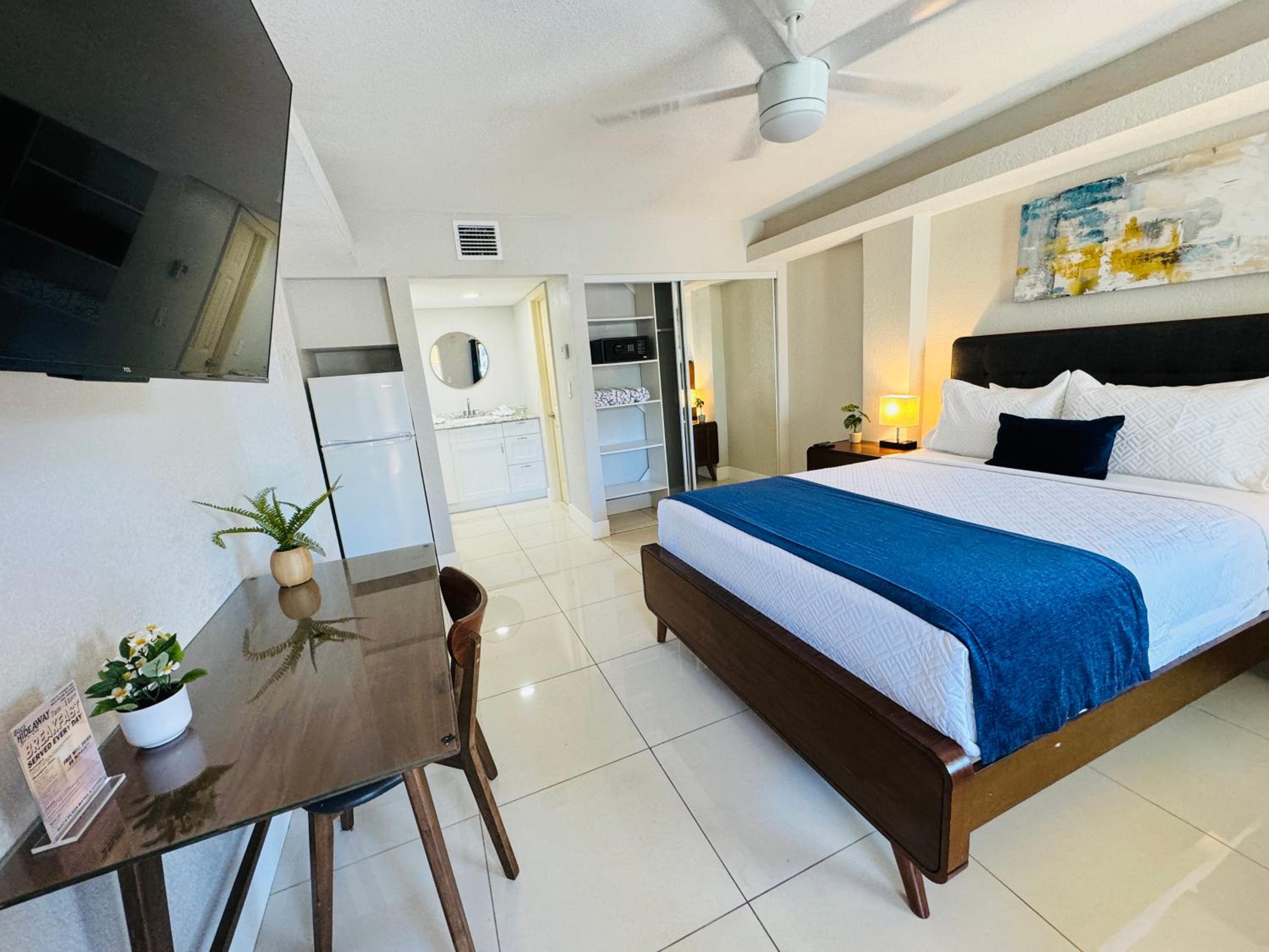 Standard Queen Room - Photo 13