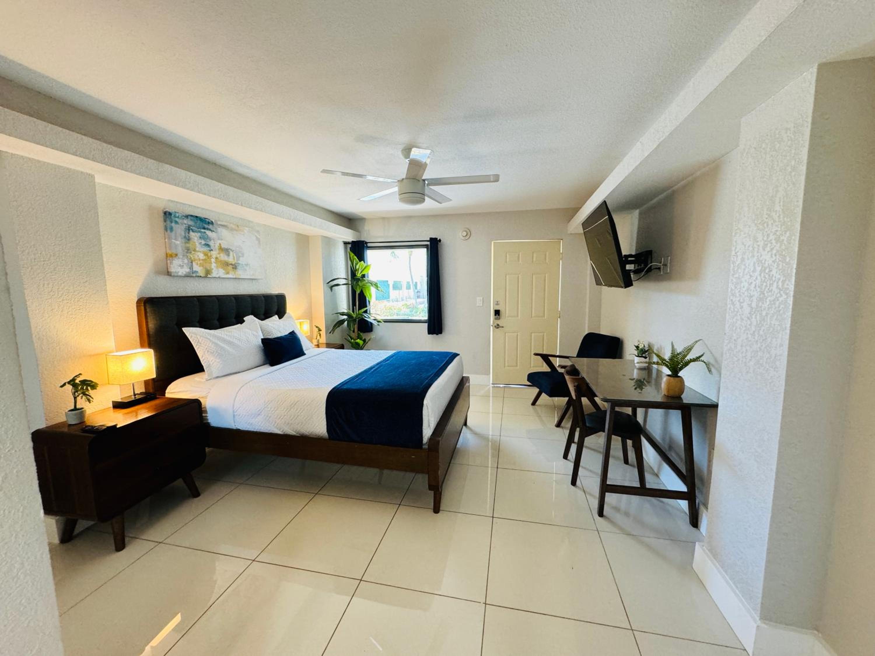 Standard Queen Room - Photo 10