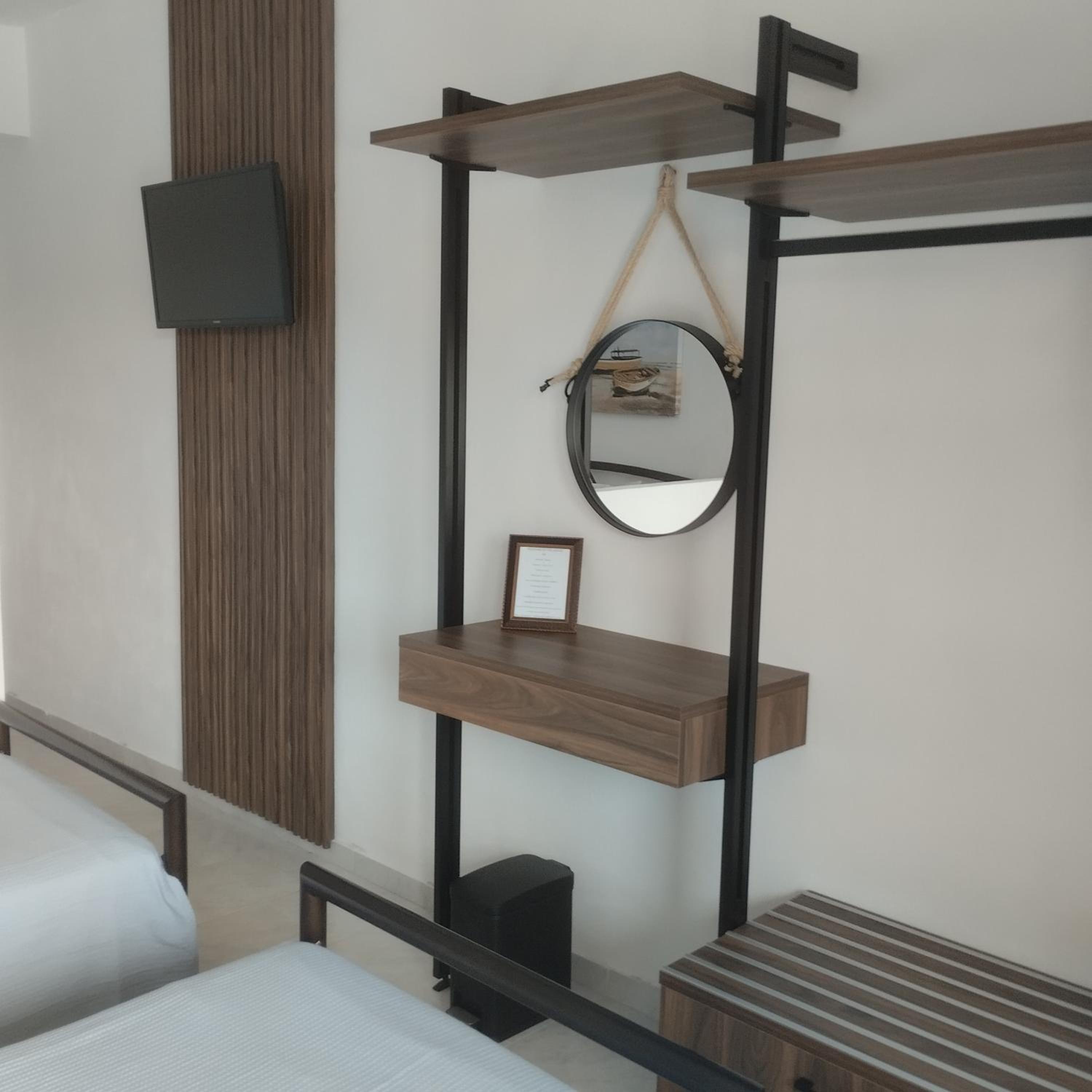 Quadruple Room with Sea View - Photo 4