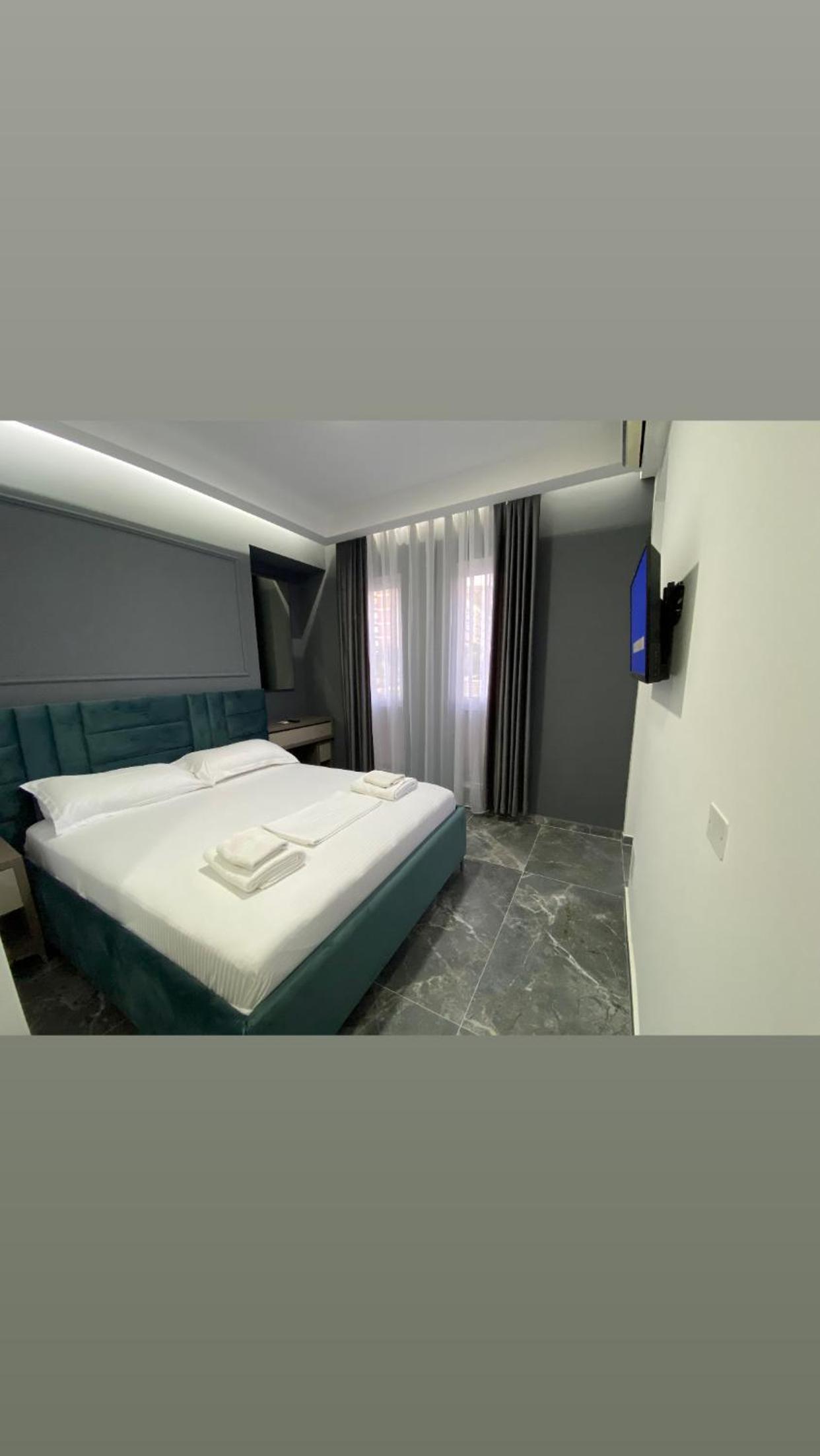 Large Double Room photo 1